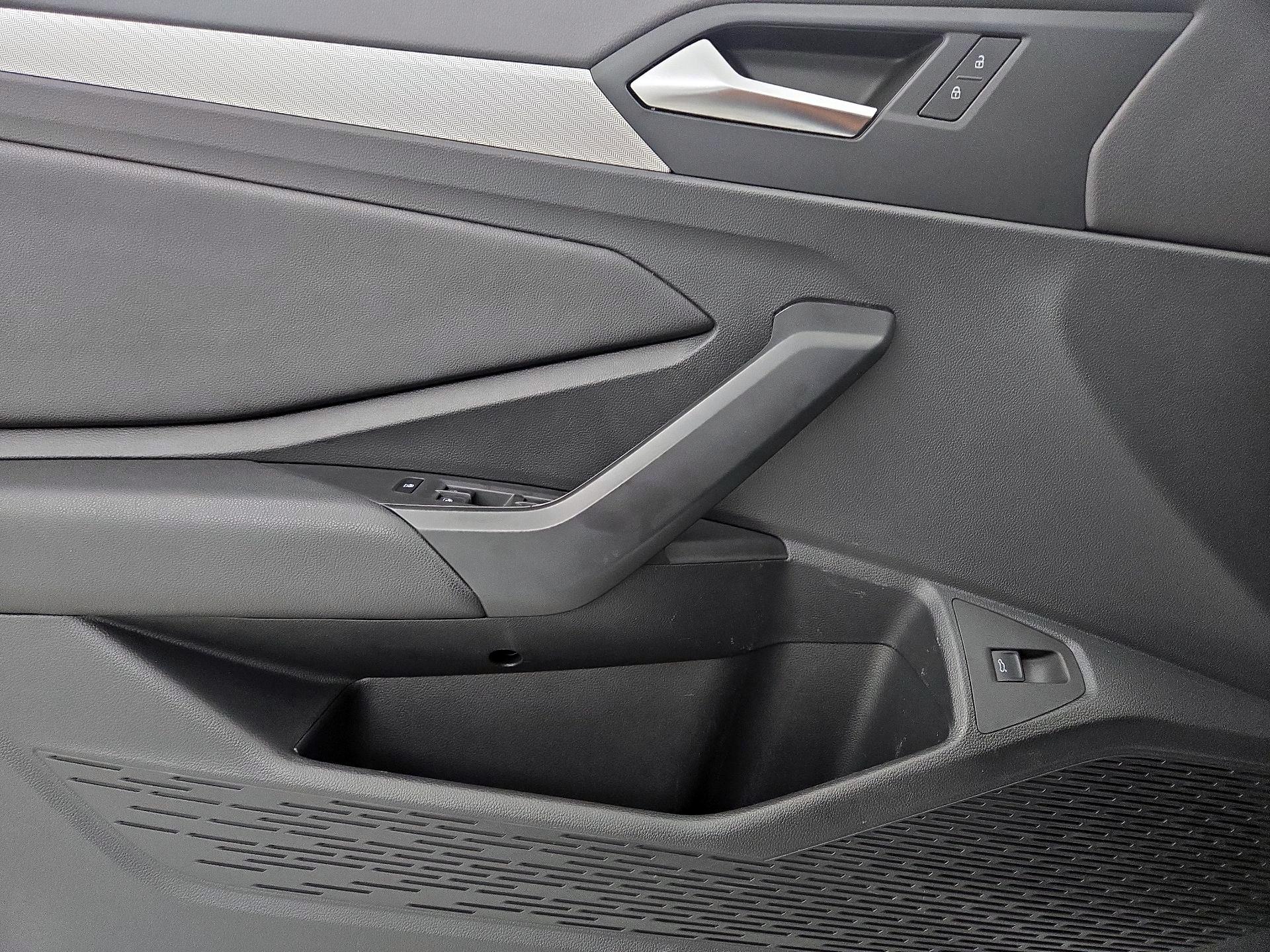Thumbnail: 2019 Volkswagen Jetta - 12