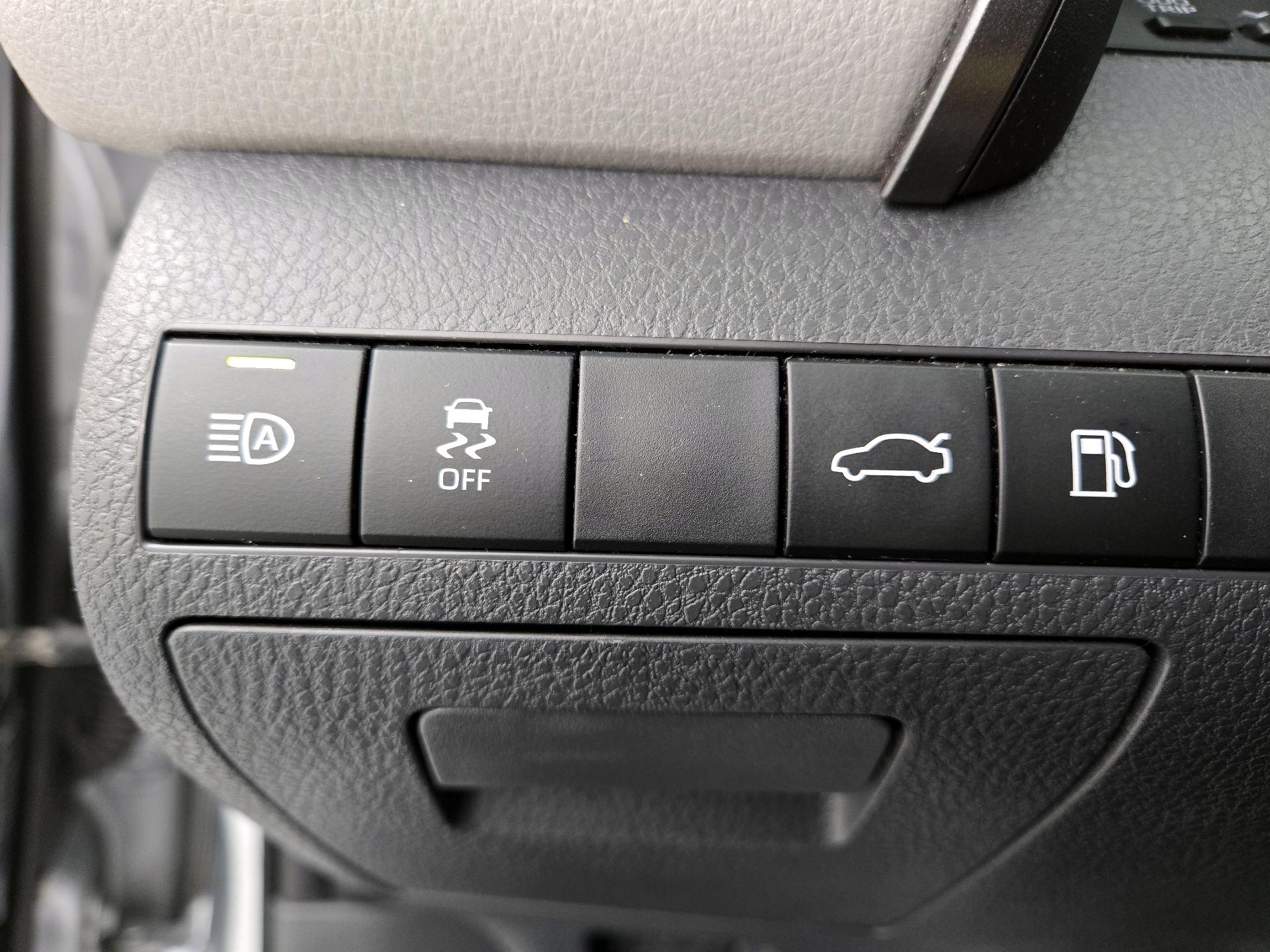 Thumbnail: 2018 Toyota Camry - 13