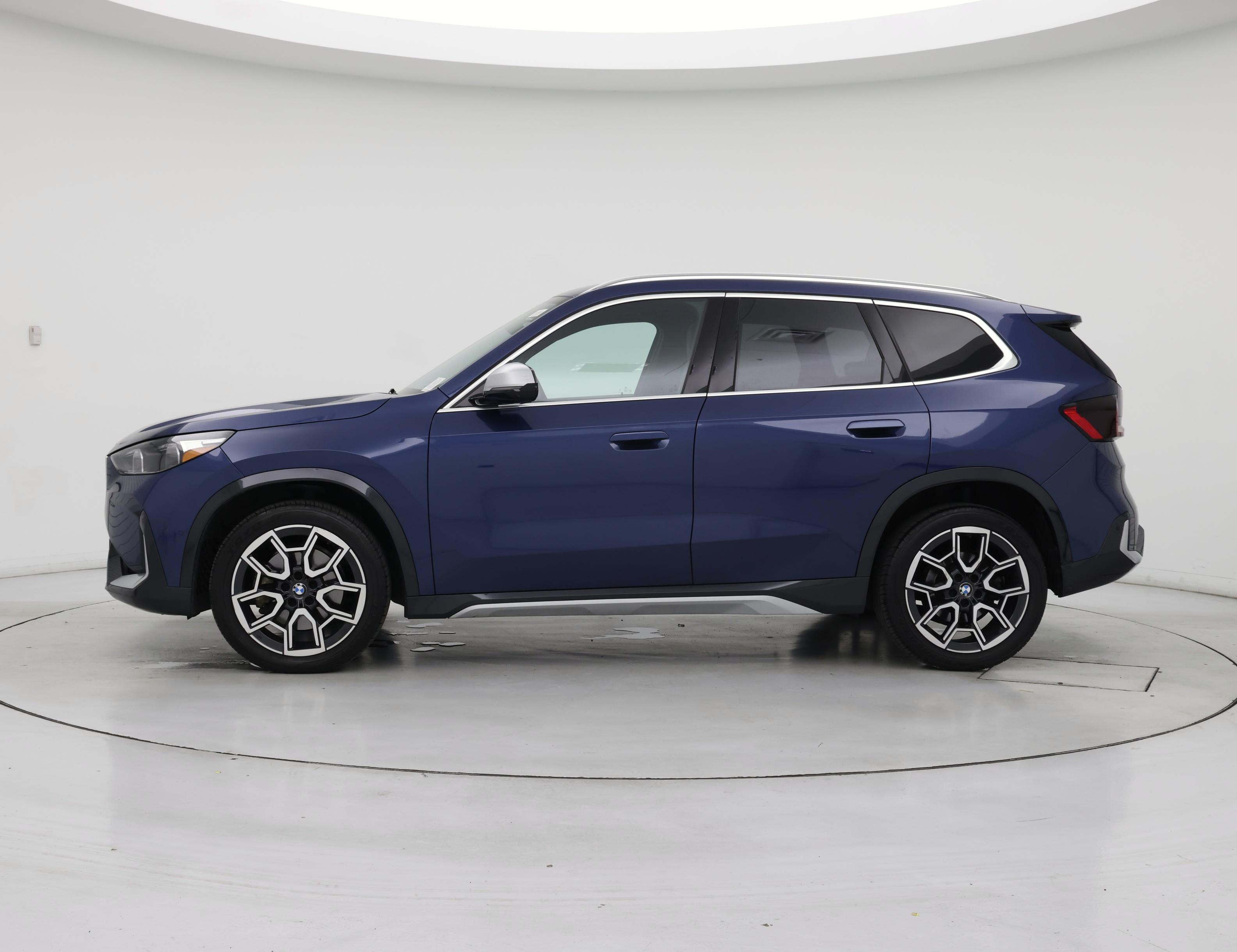 Thumbnail: 2023 BMW X1 - 3
