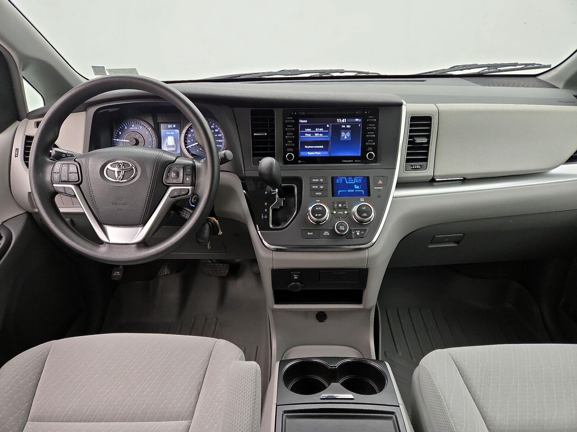 Thumbnail: 2018 Toyota Sienna - 9