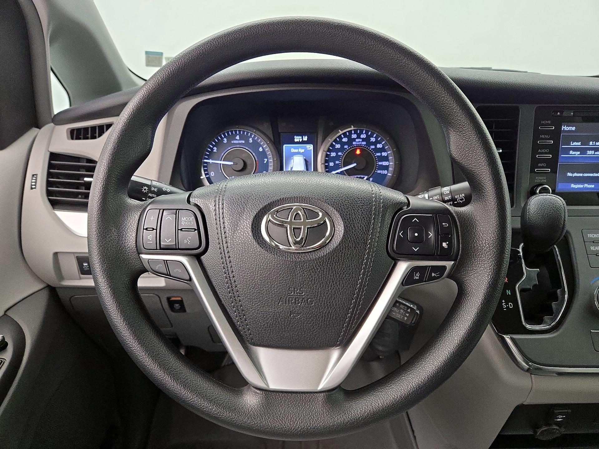 Thumbnail: 2018 Toyota Sienna - 10