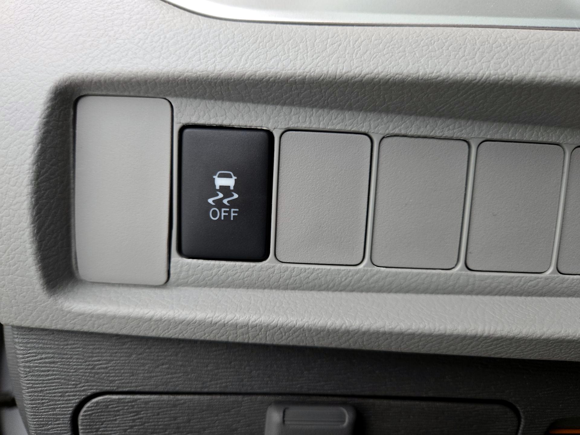 Thumbnail: 2018 Toyota Sienna - 13