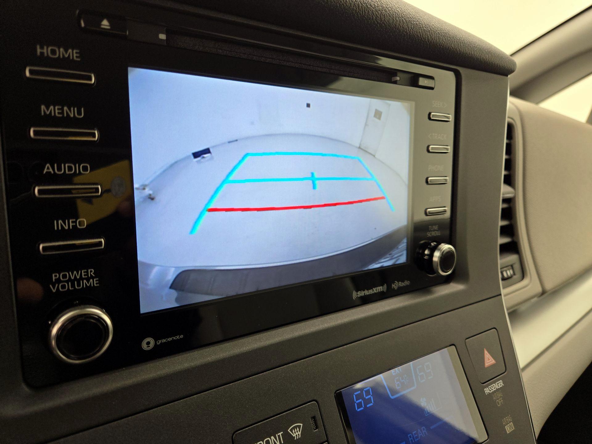 Thumbnail: 2018 Toyota Sienna - 14