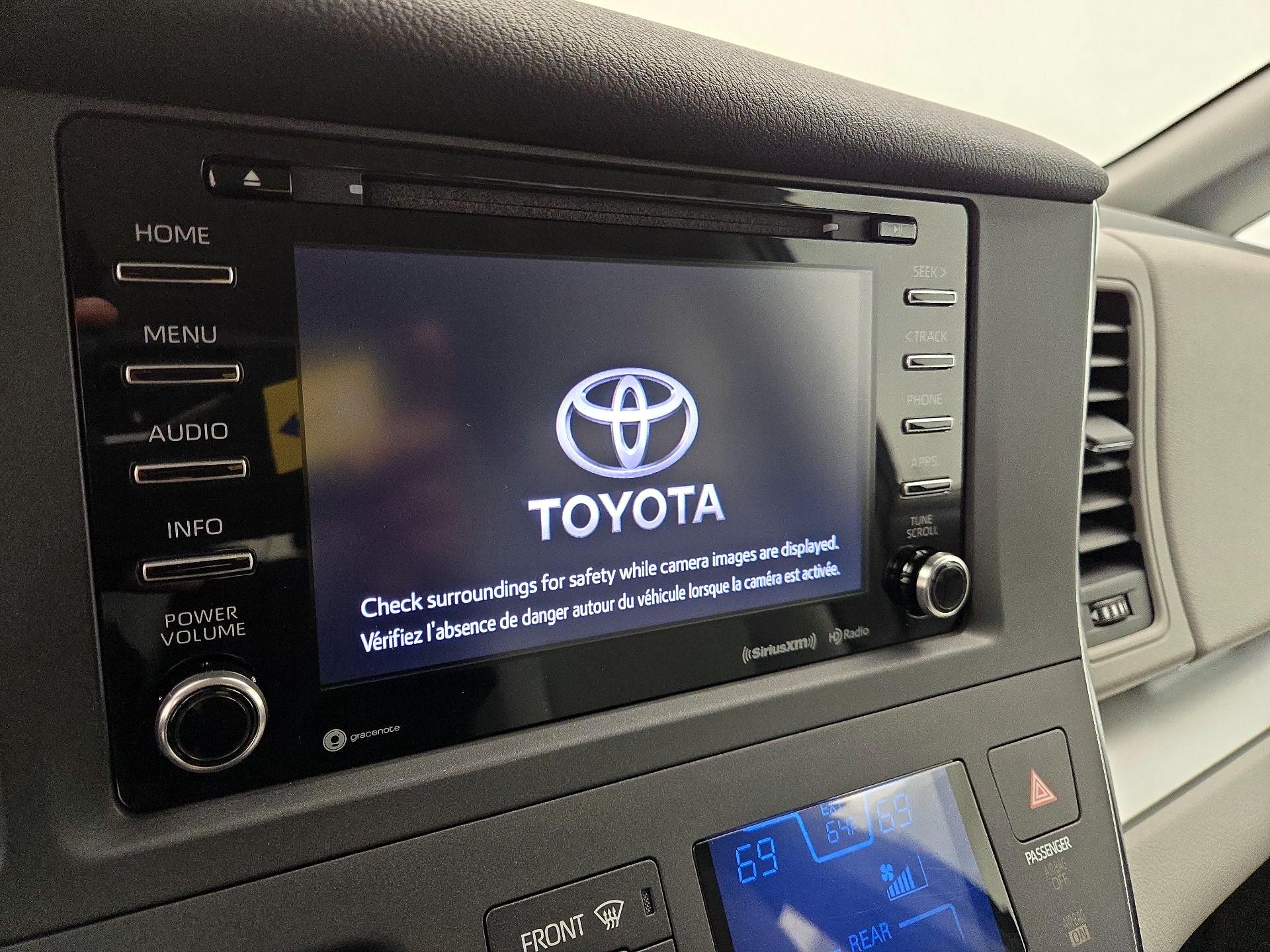 Thumbnail: 2018 Toyota Sienna - 15