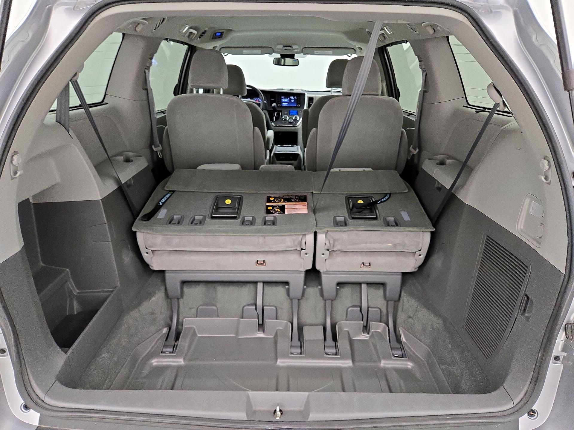 Thumbnail: 2018 Toyota Sienna - 19