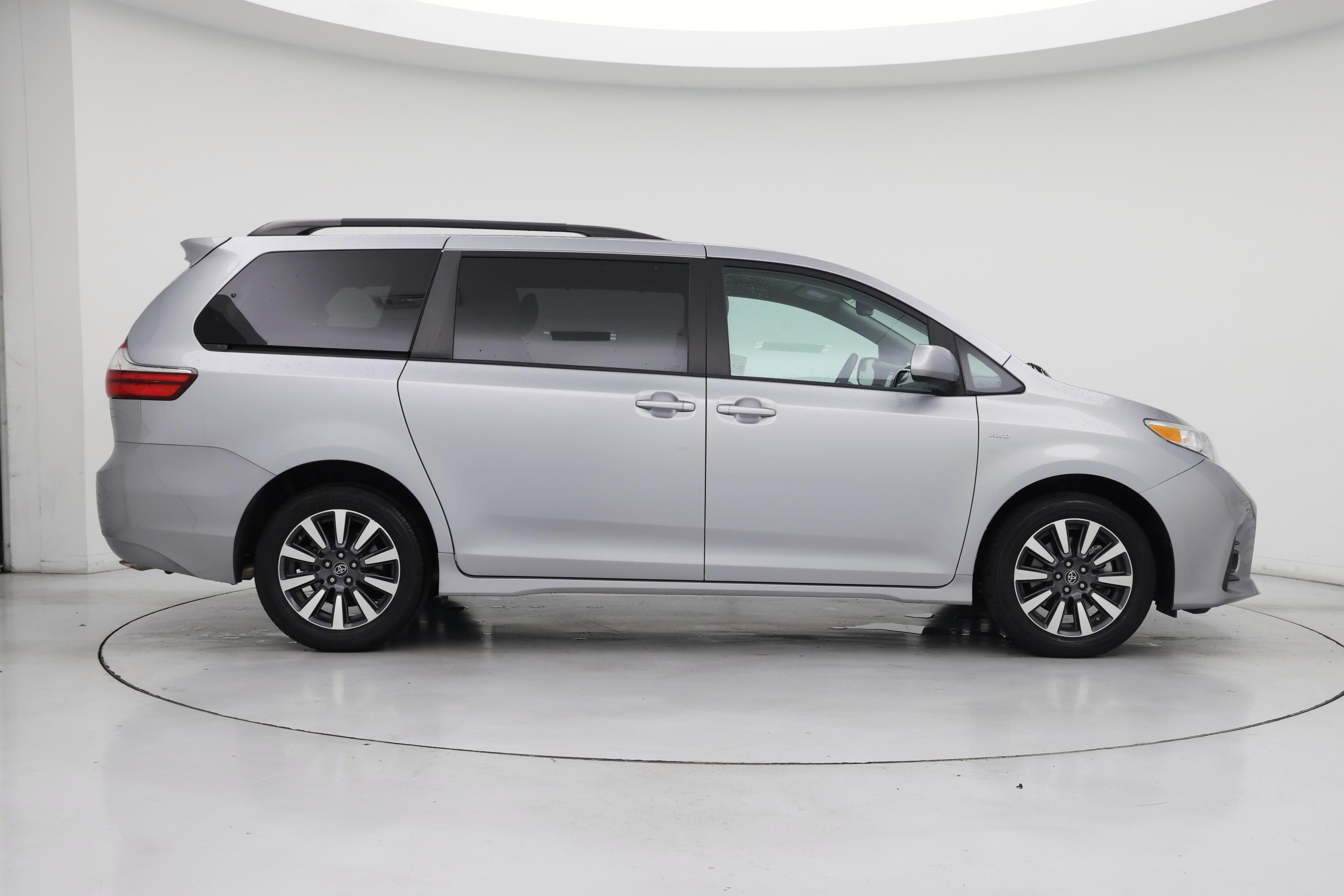 Thumbnail: 2018 Toyota Sienna - 7