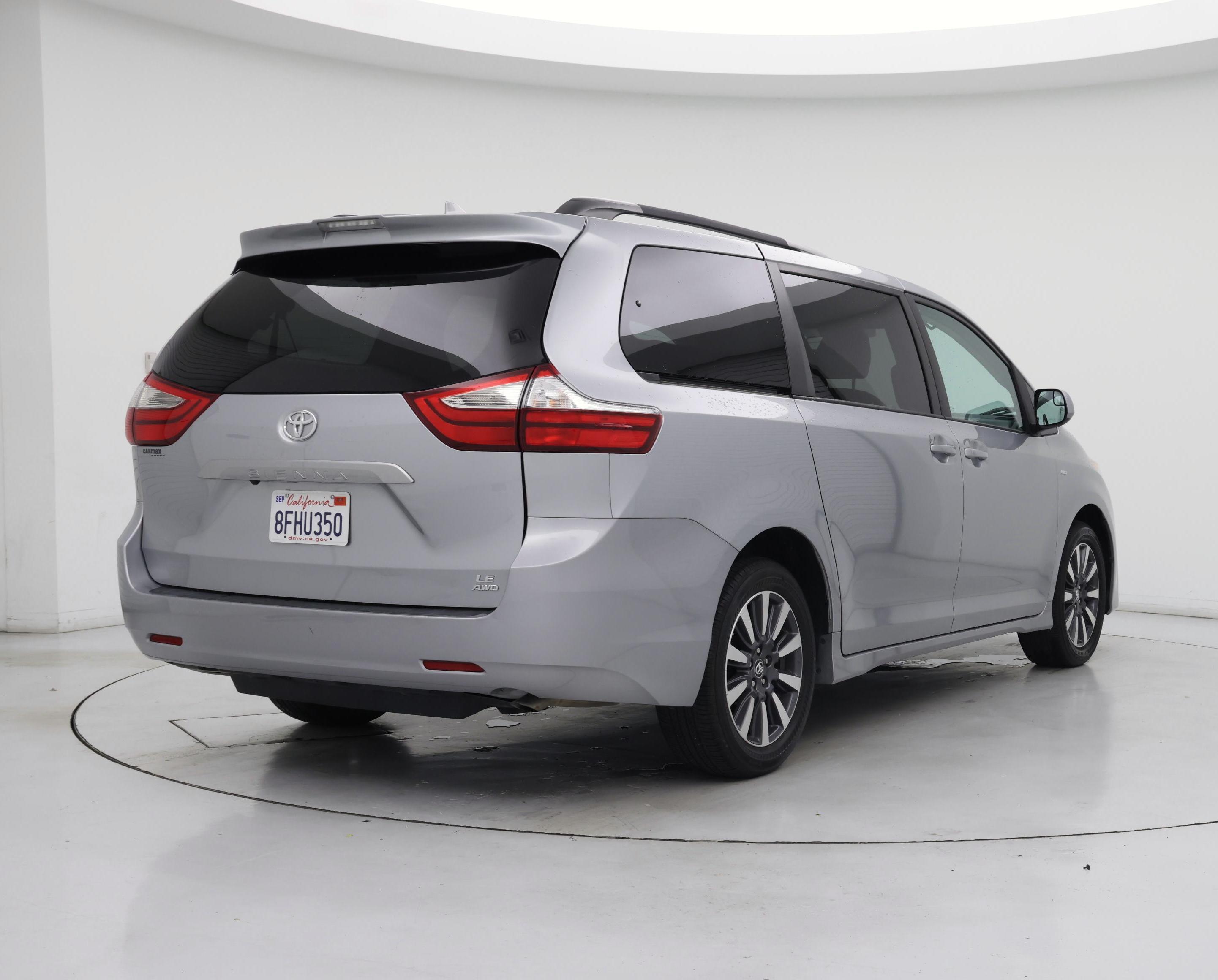 Thumbnail: 2018 Toyota Sienna - 8
