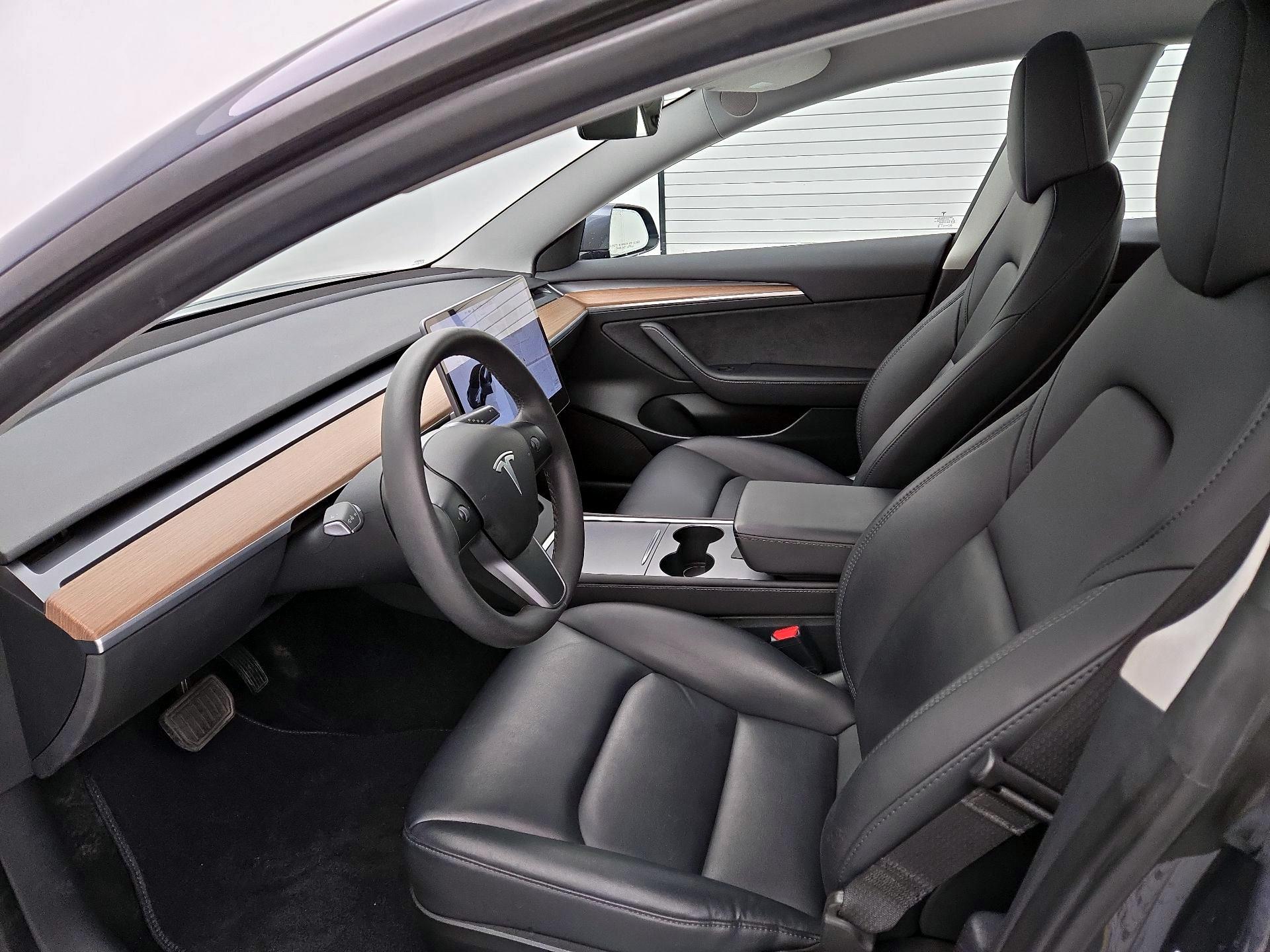 Thumbnail: 2023 Tesla Model 3 - 11