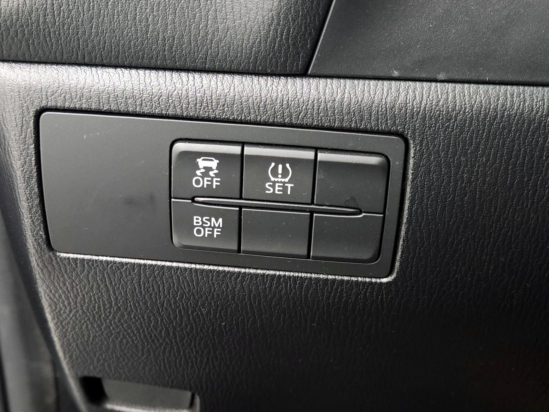 Thumbnail: 2015 Mazda Mazda3 - 13