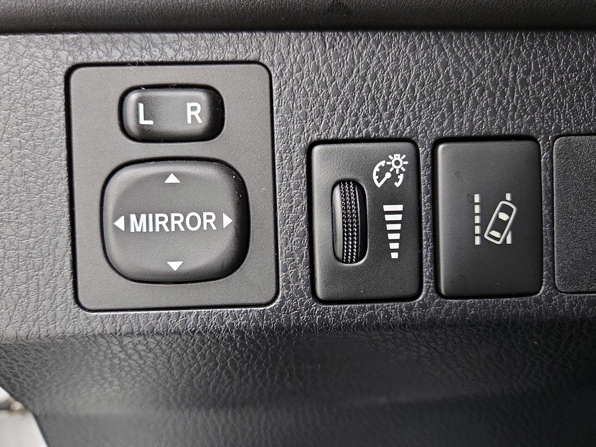 Thumbnail: 2018 Toyota RAV4 - 13