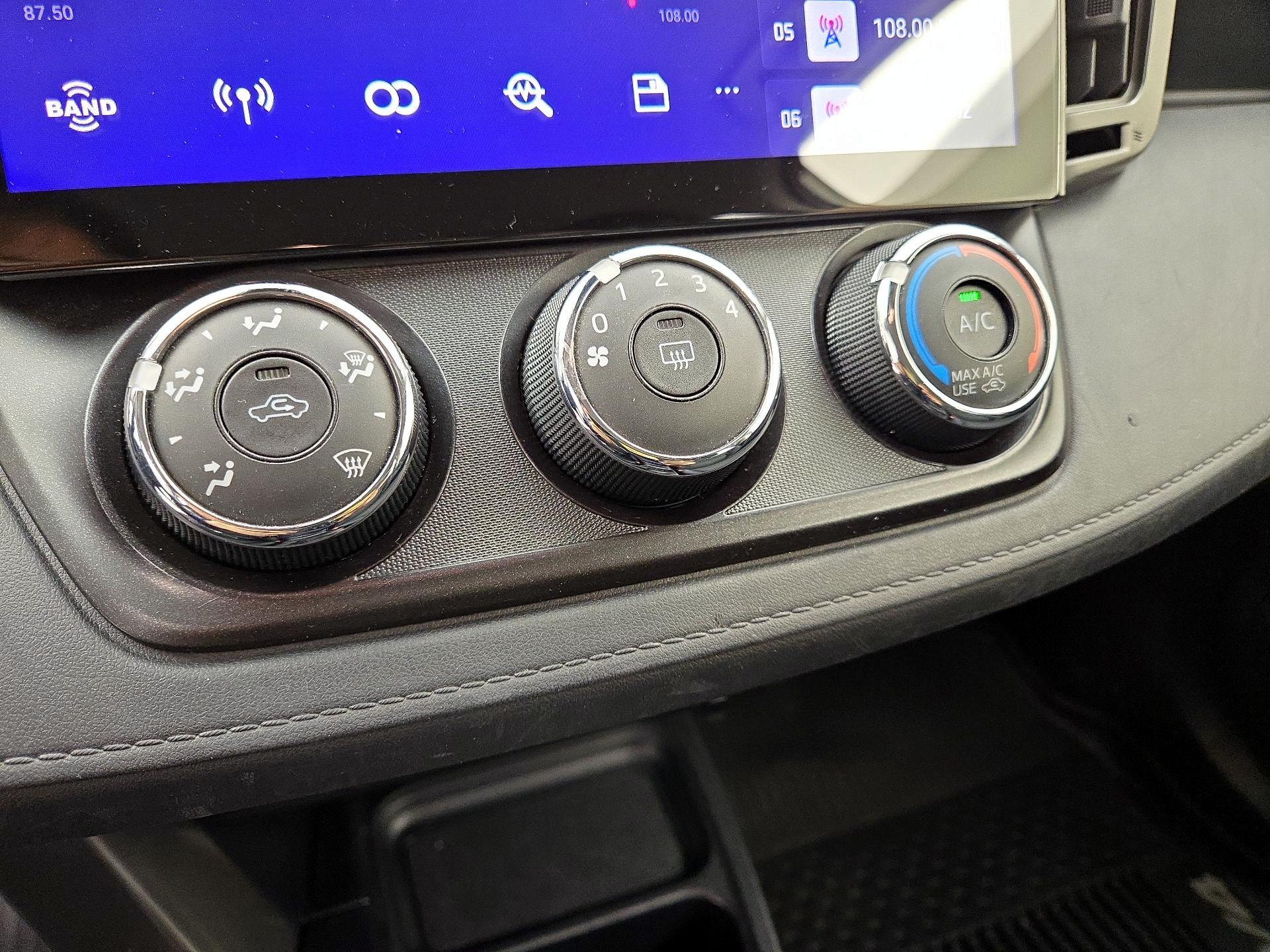 Thumbnail: 2018 Toyota RAV4 - 17