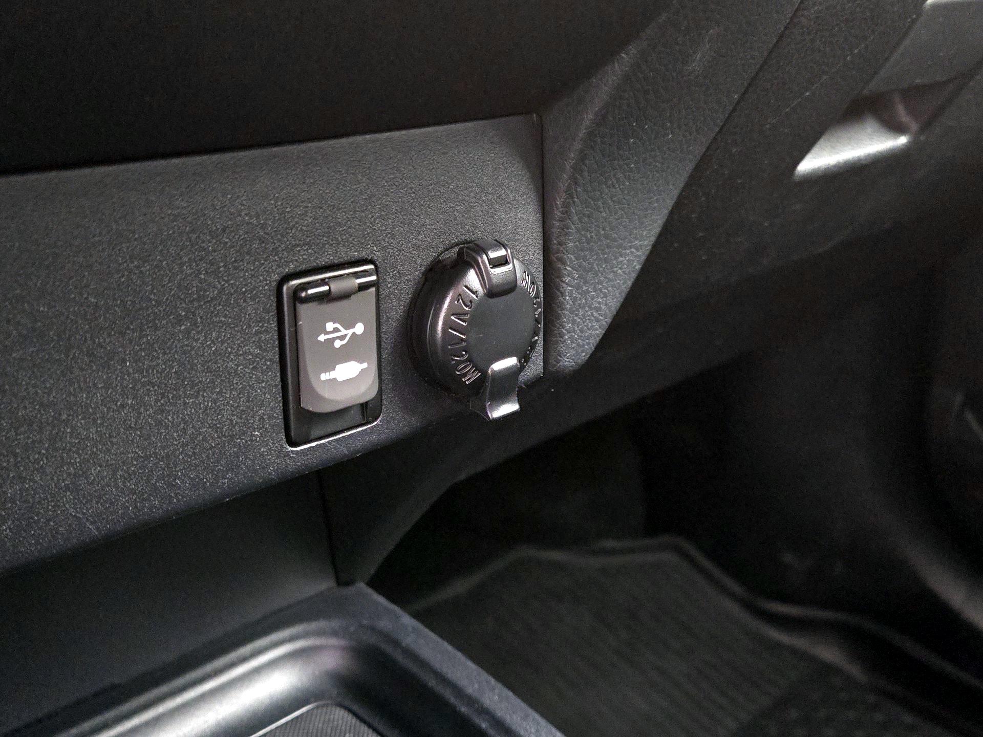 Thumbnail: 2018 Toyota RAV4 - 19