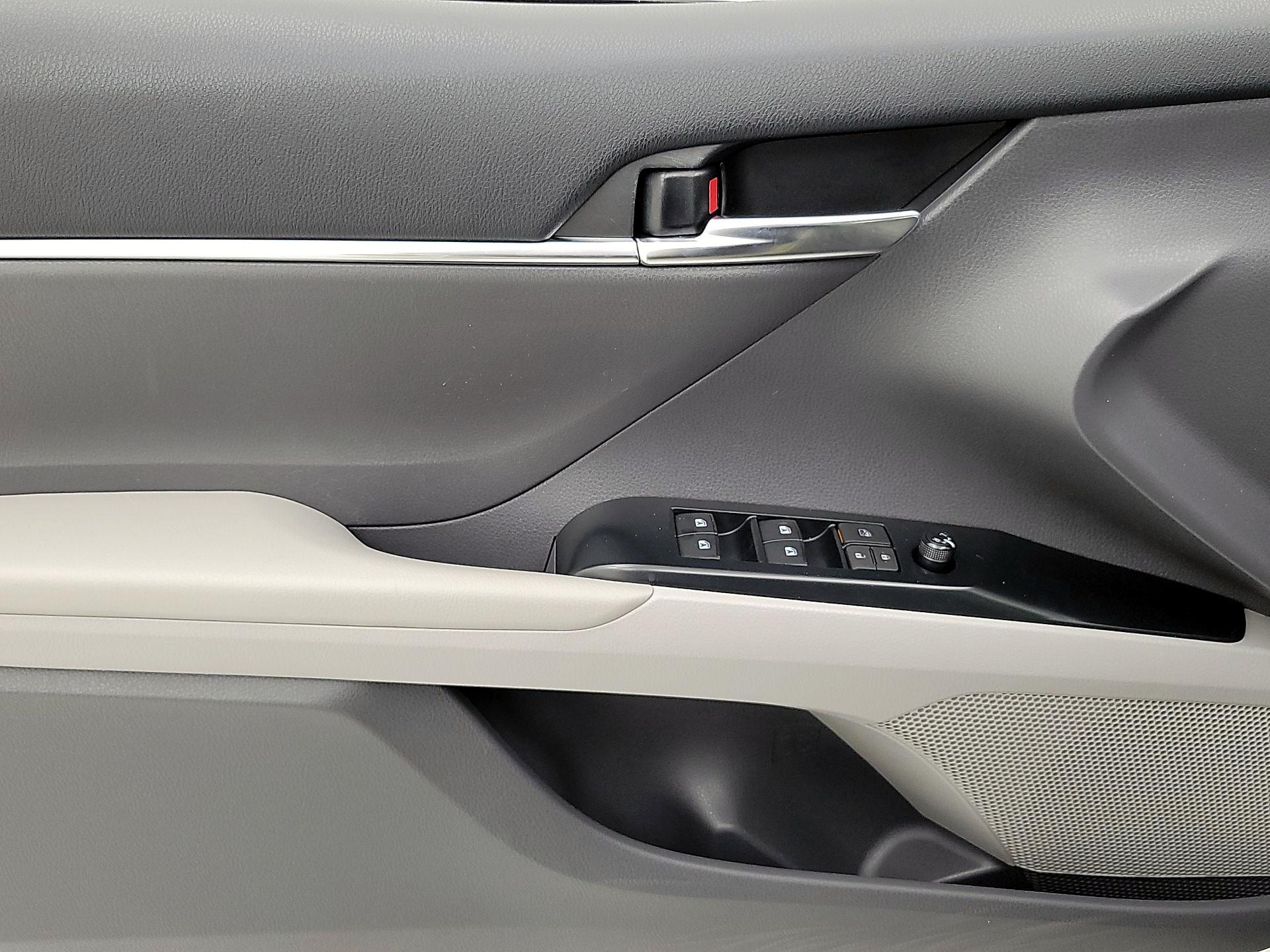 Thumbnail: 2020 Toyota Camry - 12