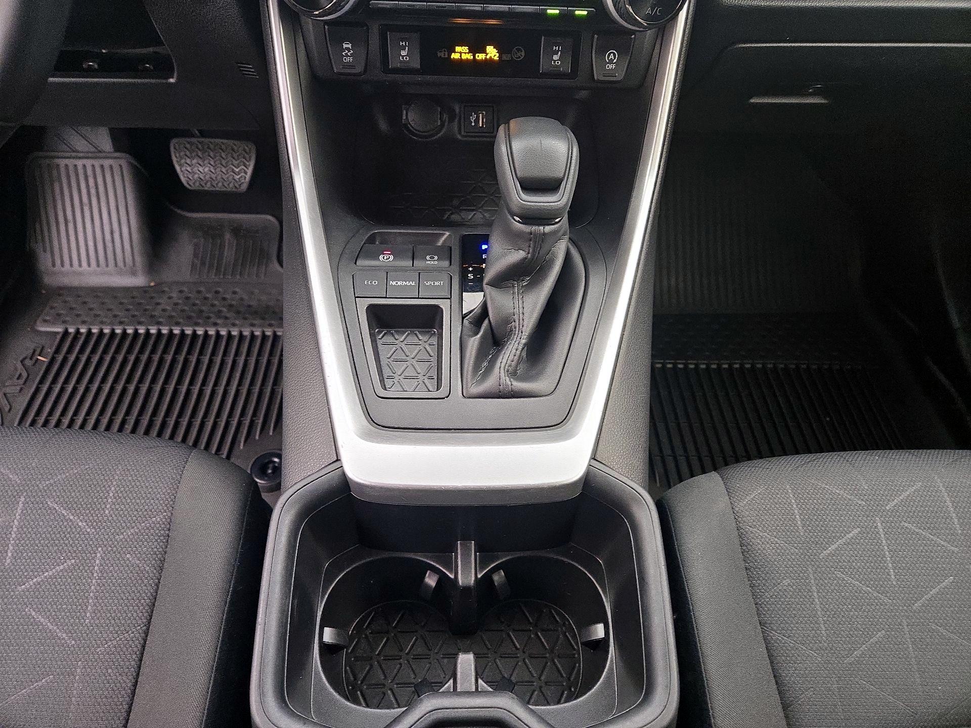 Thumbnail: 2023 Toyota RAV4 - 17