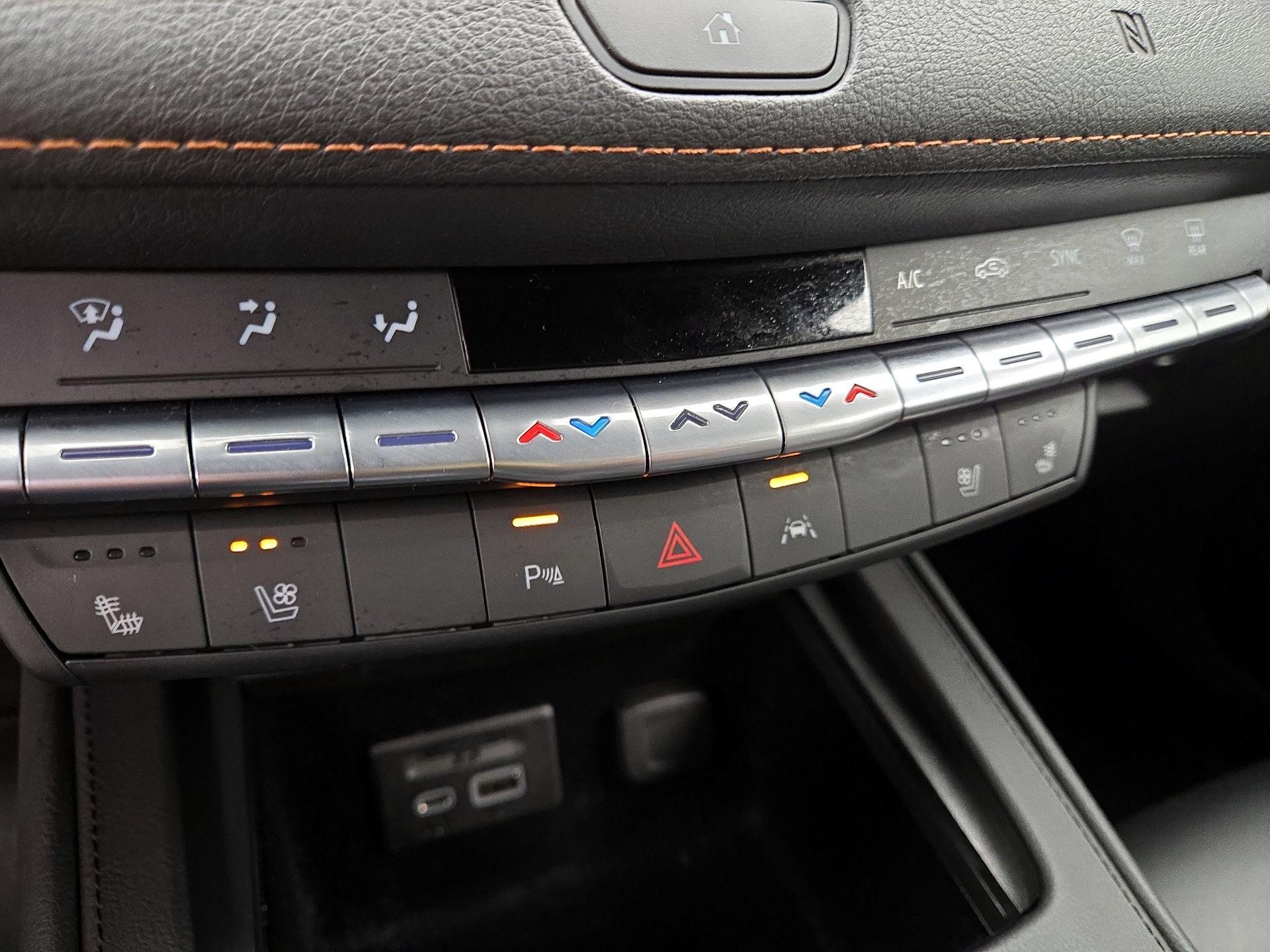 Thumbnail: 2020 Cadillac XT4 - 16
