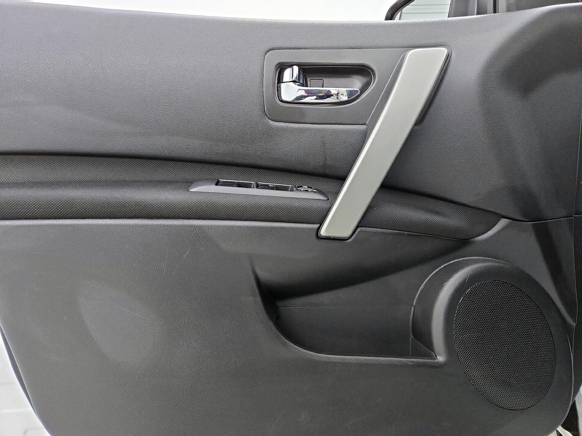 Thumbnail: 2015 Nissan Rogue - 12