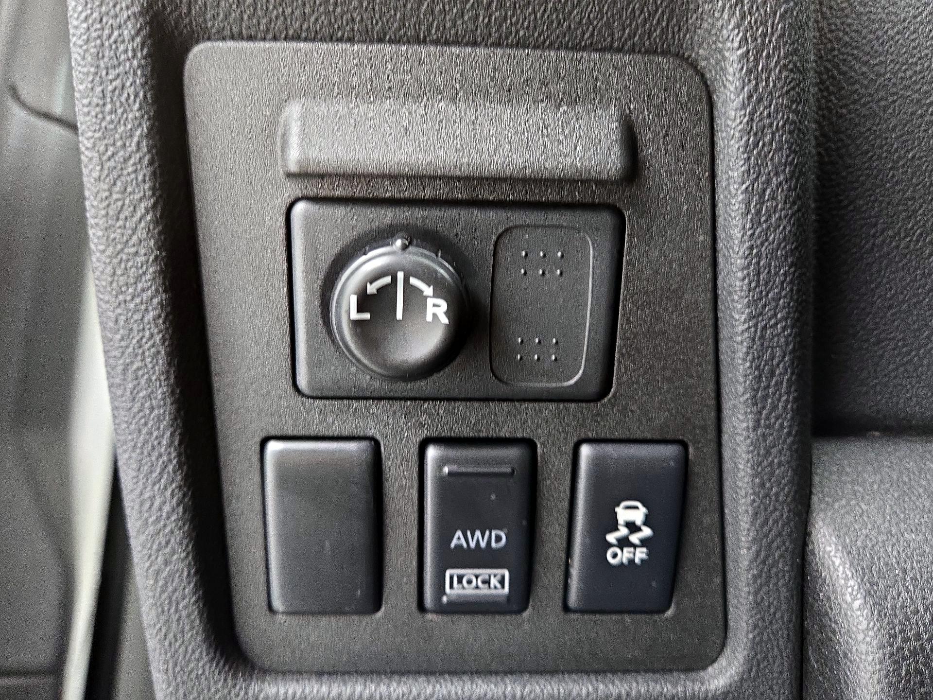 Thumbnail: 2015 Nissan Rogue - 13