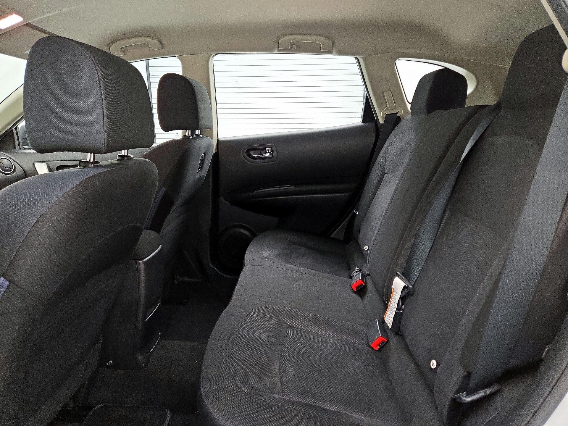 Thumbnail: 2015 Nissan Rogue - 18