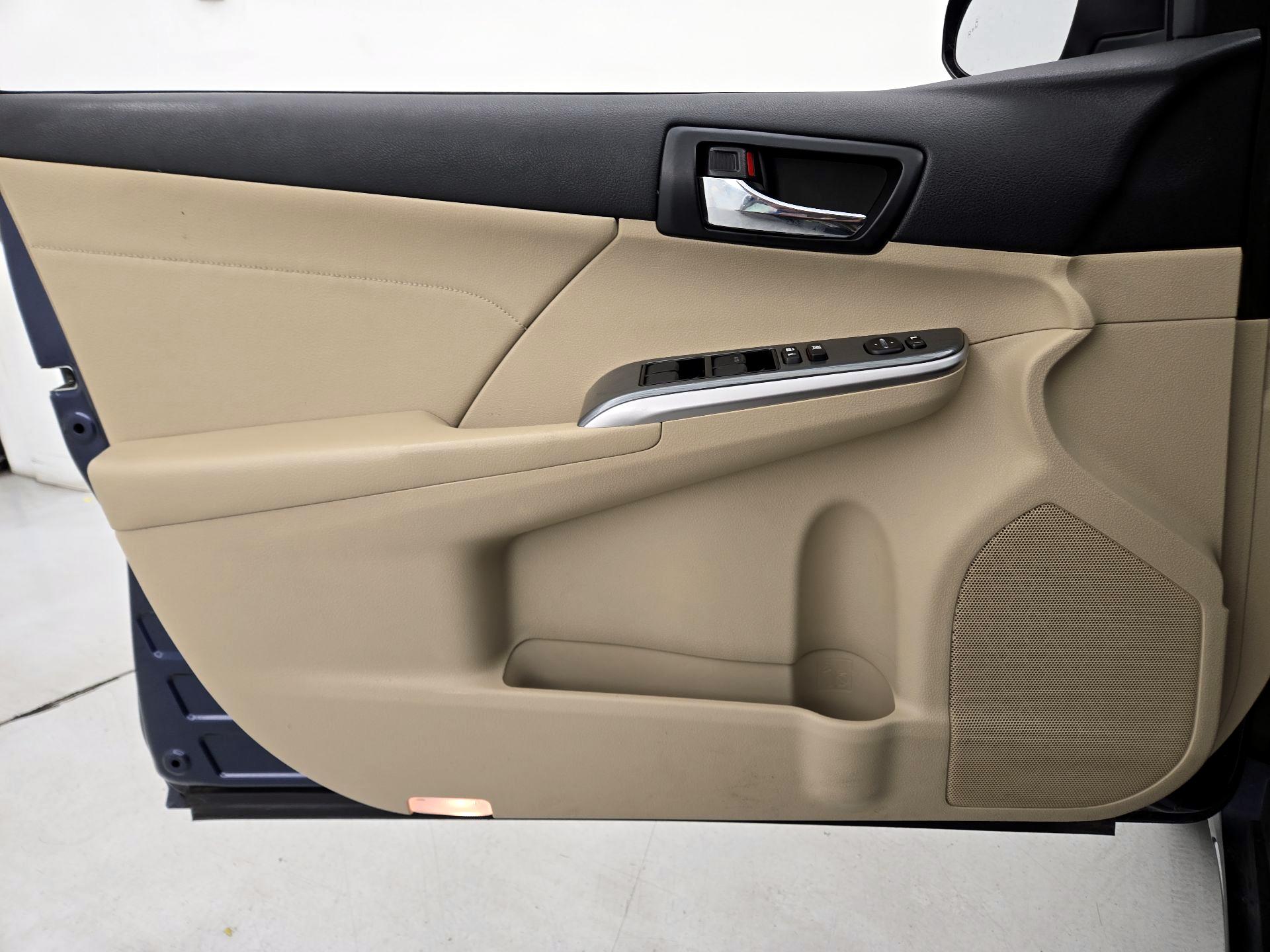 Thumbnail: 2014 Toyota Camry - 12