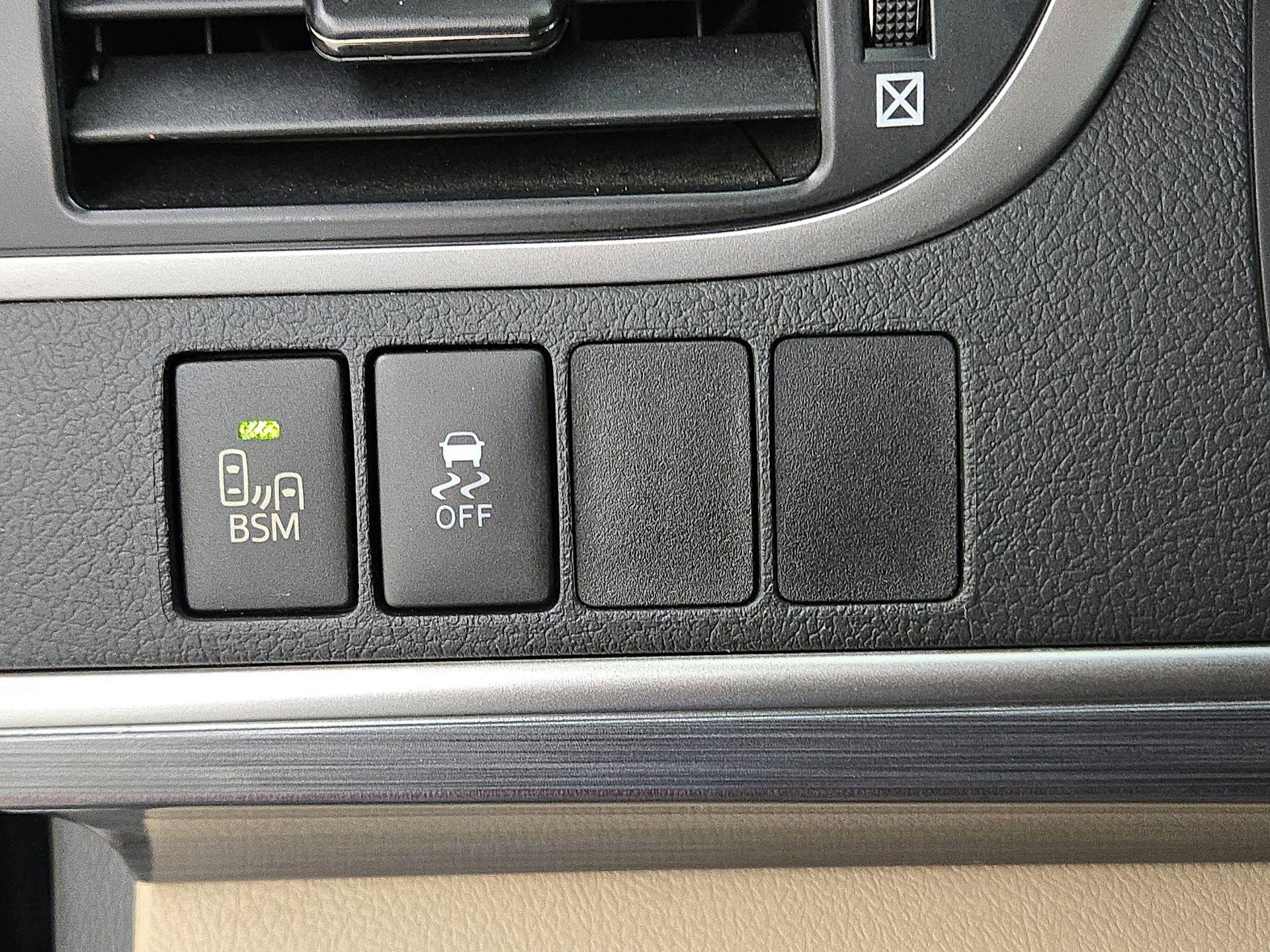 Thumbnail: 2014 Toyota Camry - 13