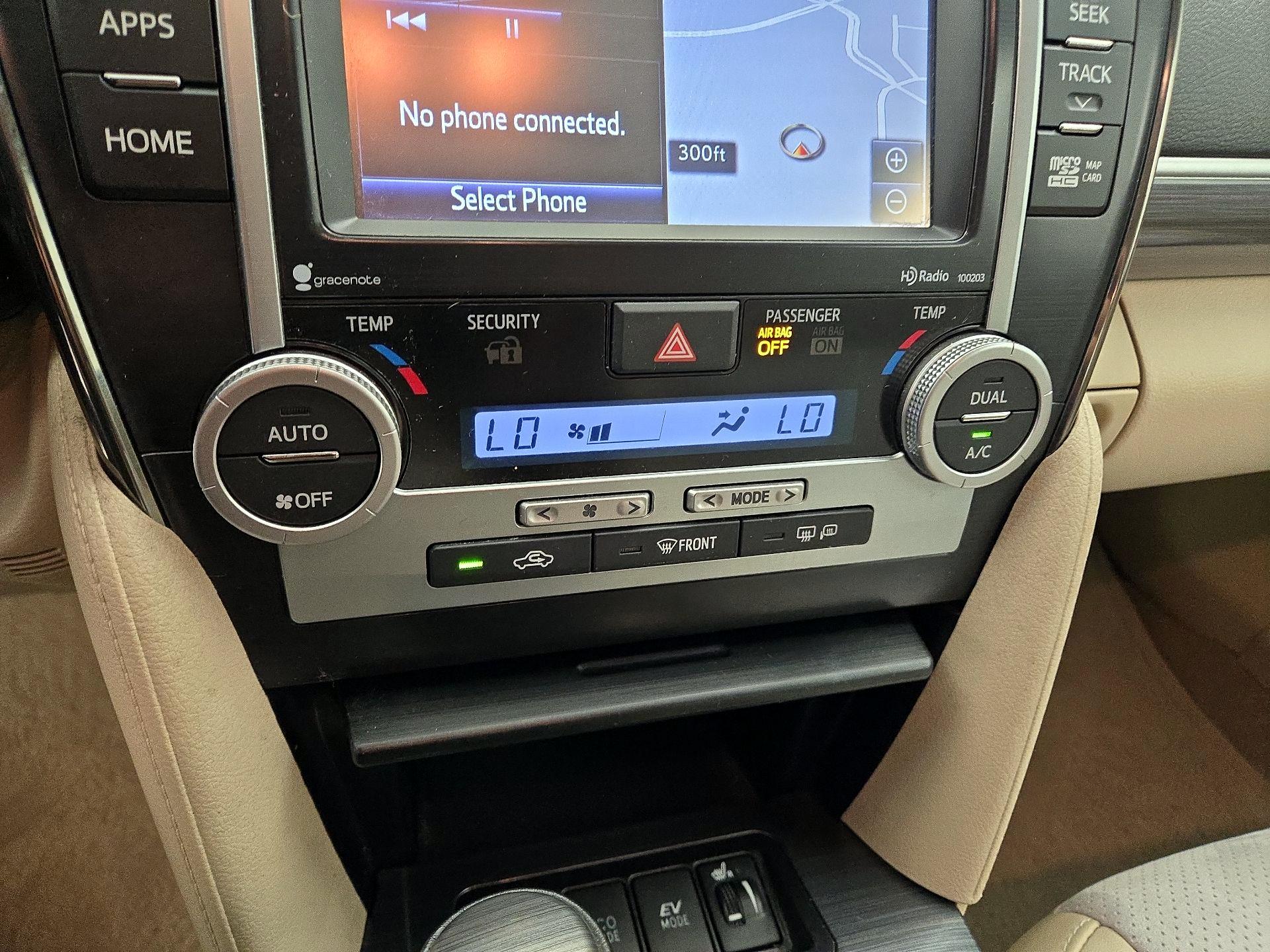 Thumbnail: 2014 Toyota Camry - 15