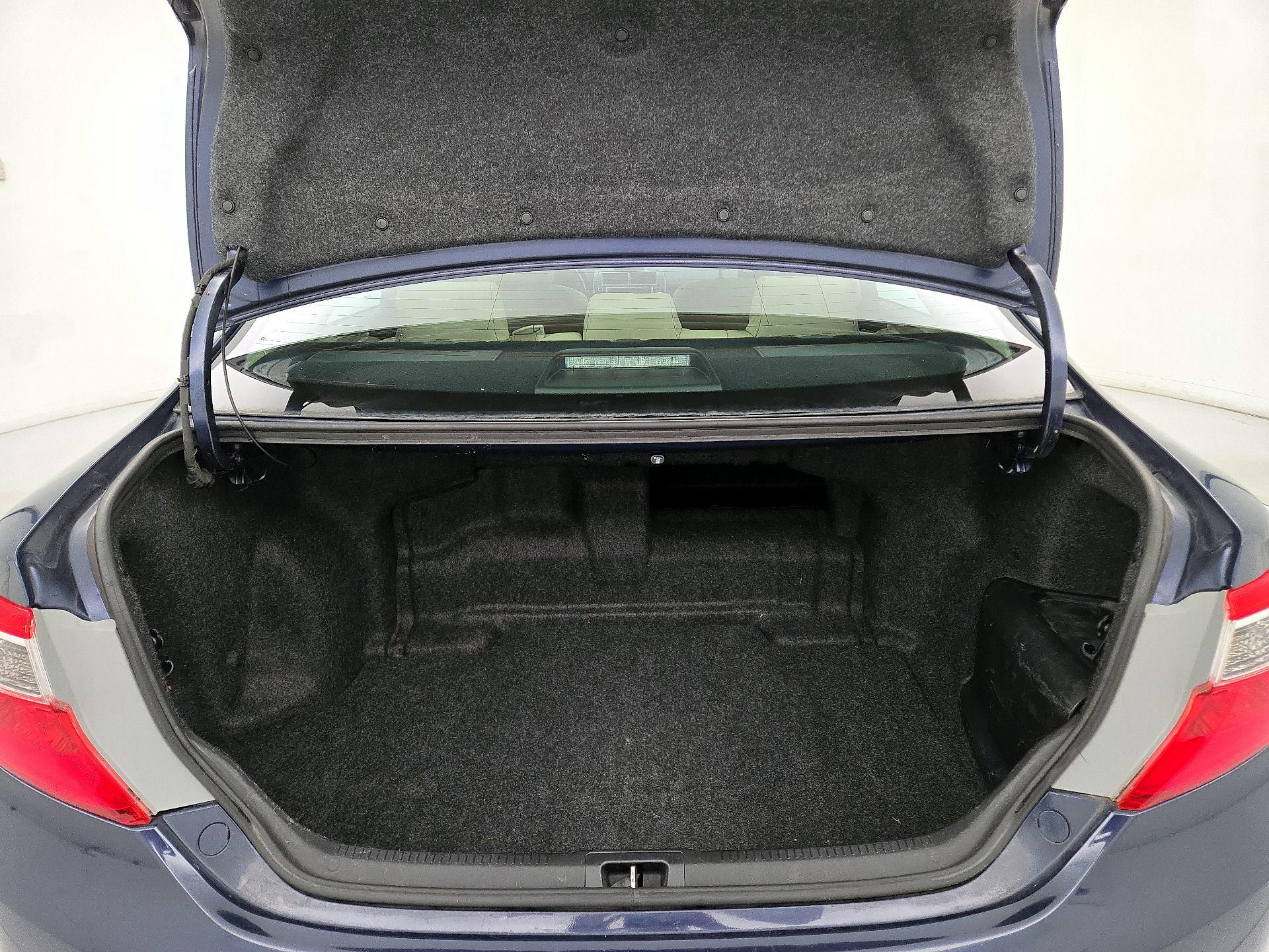 Thumbnail: 2014 Toyota Camry - 20