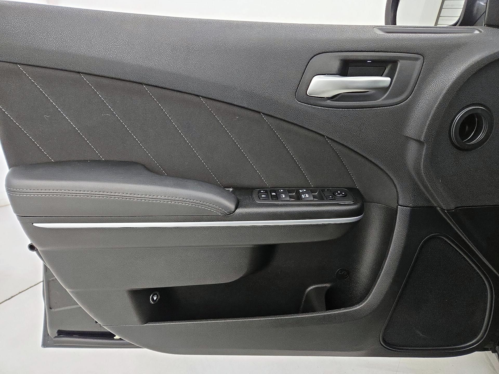 Thumbnail: 2017 Dodge Charger - 12