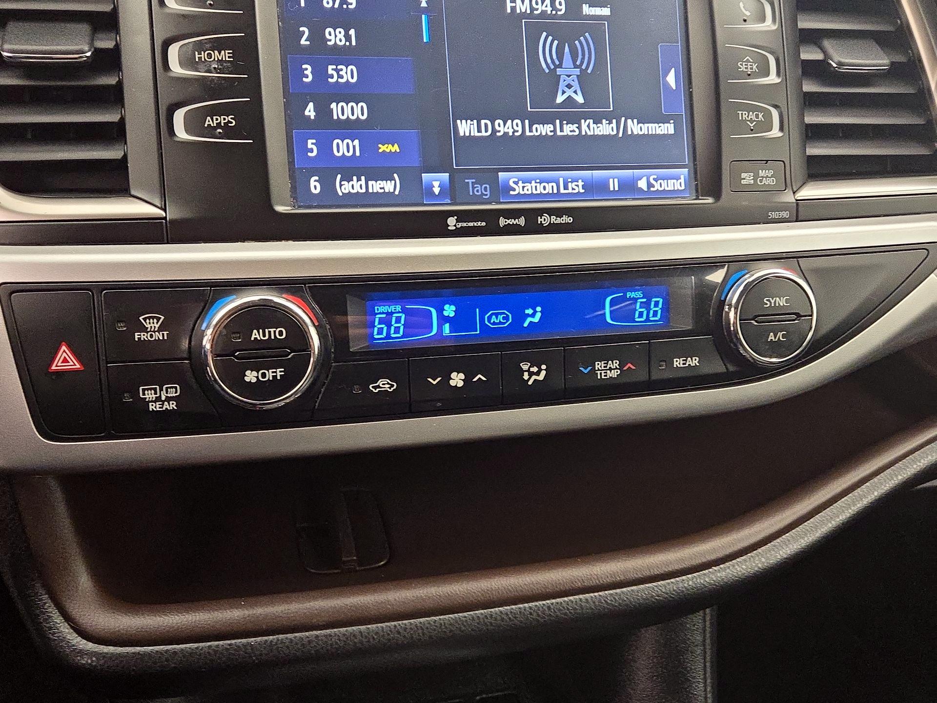 Thumbnail: 2019 Toyota Highlander - 17