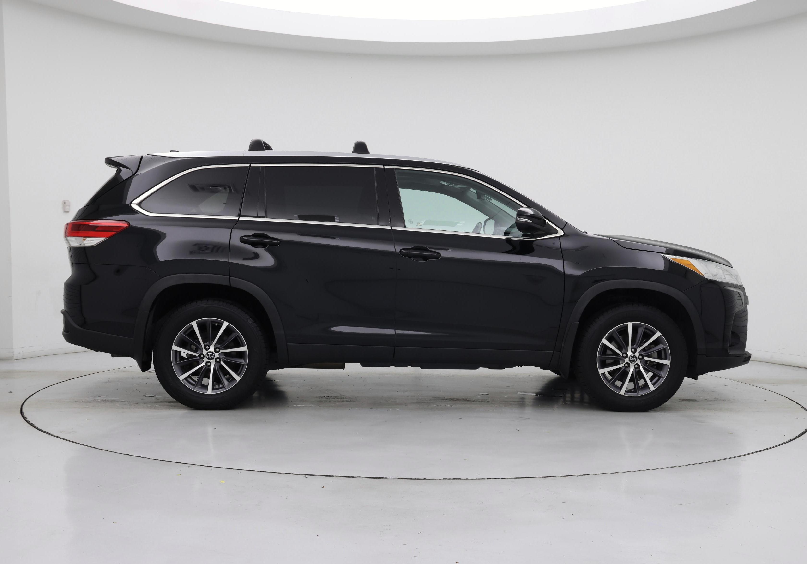 Thumbnail: 2019 Toyota Highlander - 7