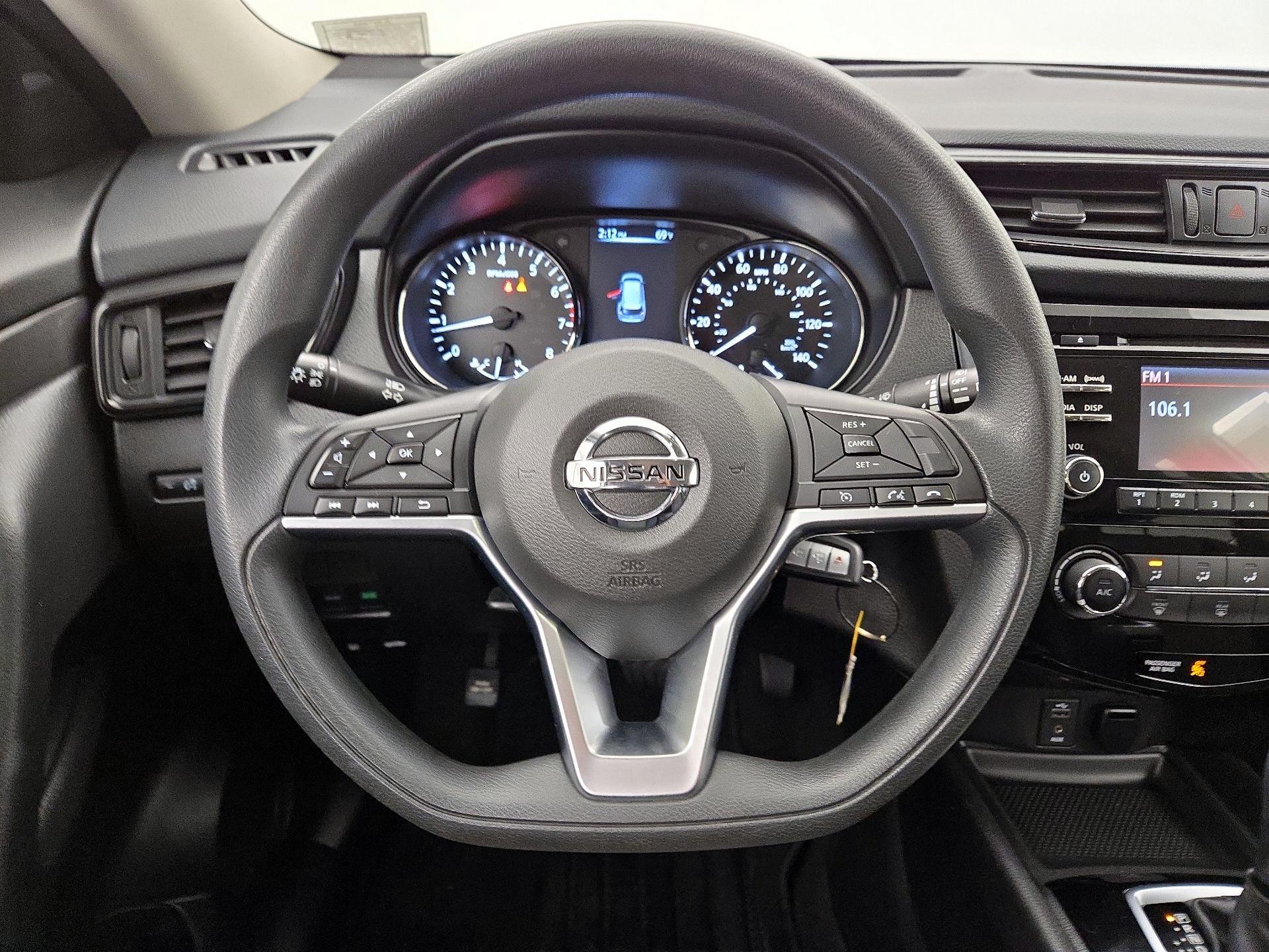 Thumbnail: 2017 Nissan Rogue - 10