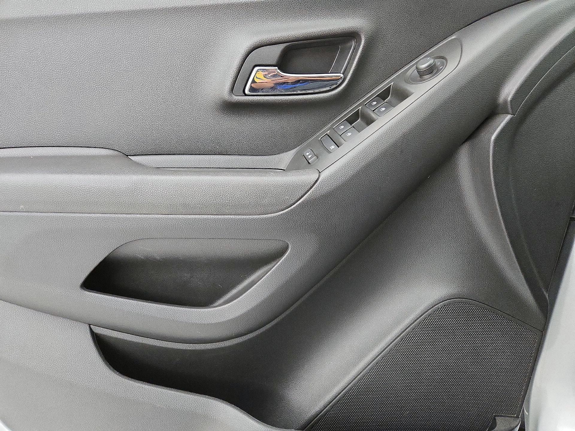 Thumbnail: 2018 Chevrolet Trax - 12