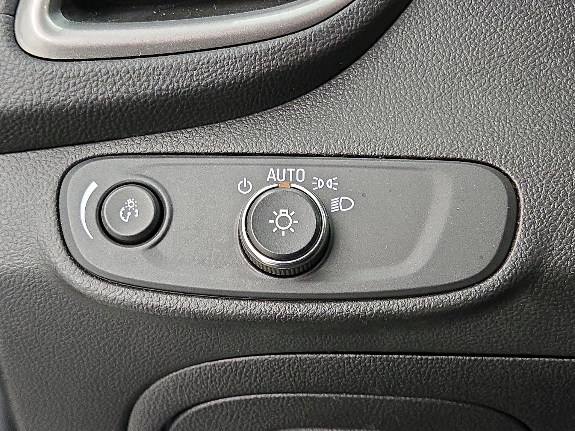 Thumbnail: 2018 Chevrolet Trax - 13