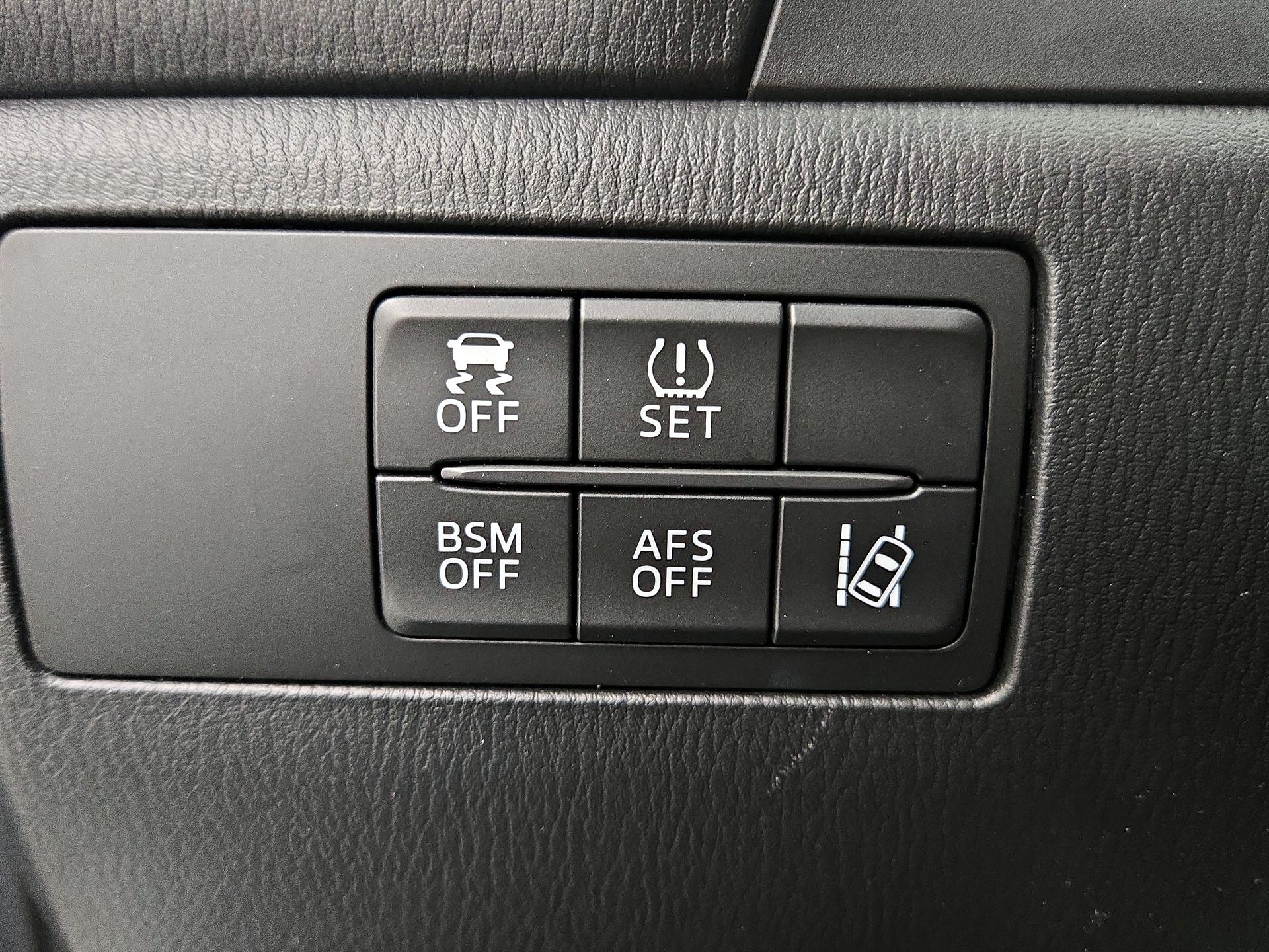 Thumbnail: 2015 Mazda Mazda3 - 13