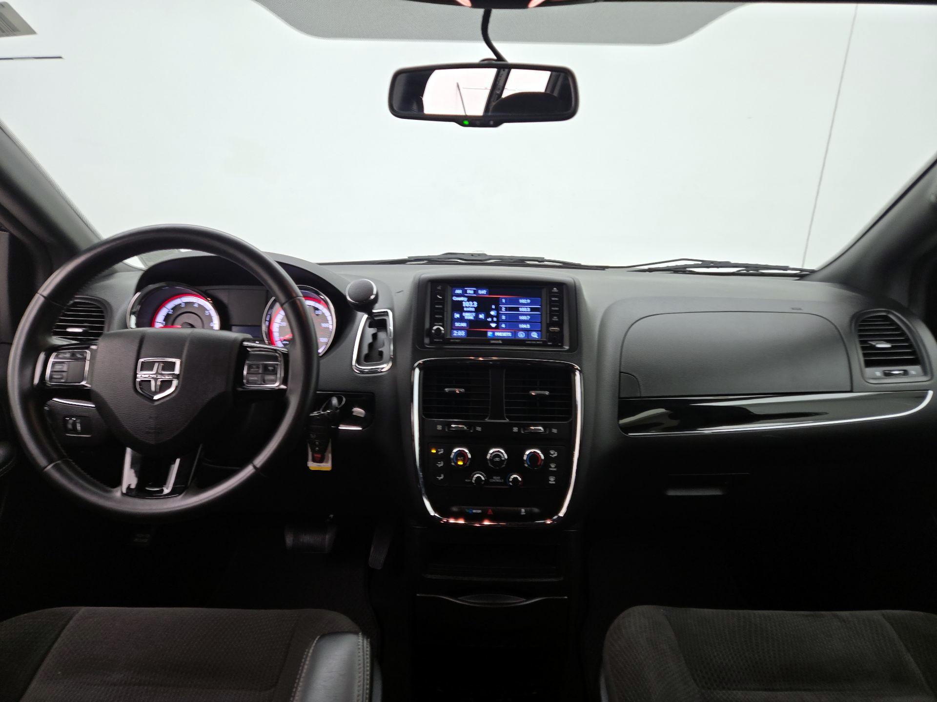 Thumbnail: 2018 Dodge Grand Caravan - 9