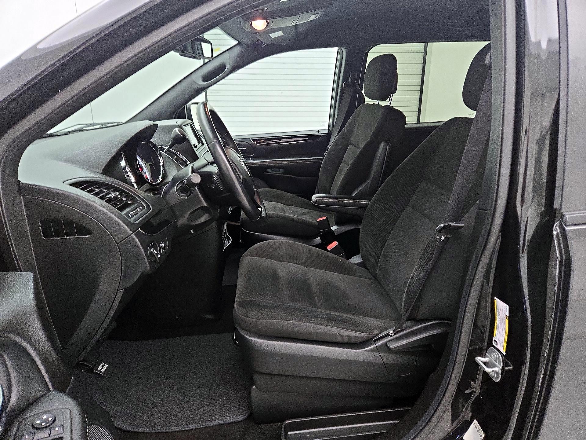 Thumbnail: 2018 Dodge Grand Caravan - 11