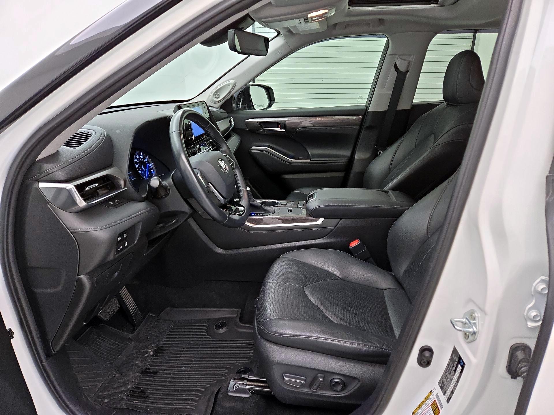 Thumbnail: 2020 Toyota Highlander - 11