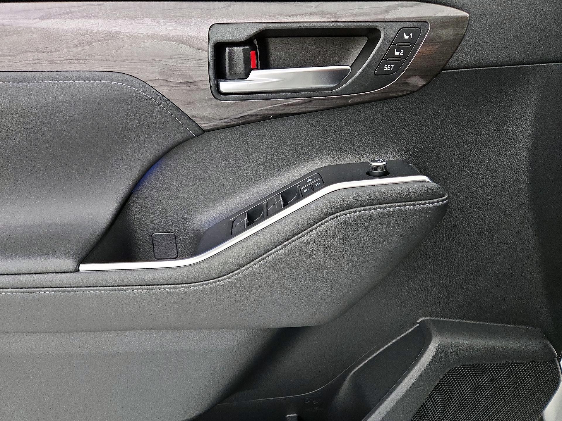 Thumbnail: 2020 Toyota Highlander - 12