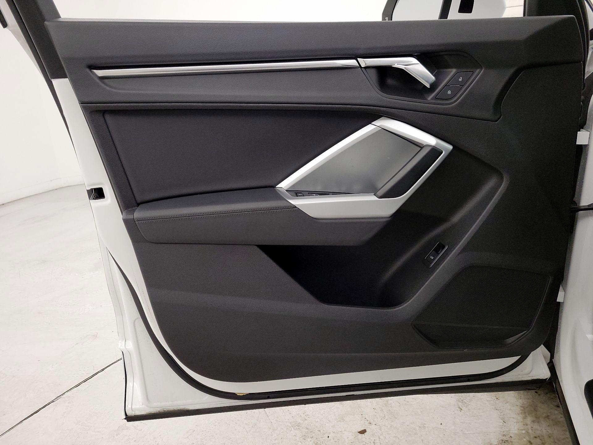 Thumbnail: 2020 Audi Q3 - 12