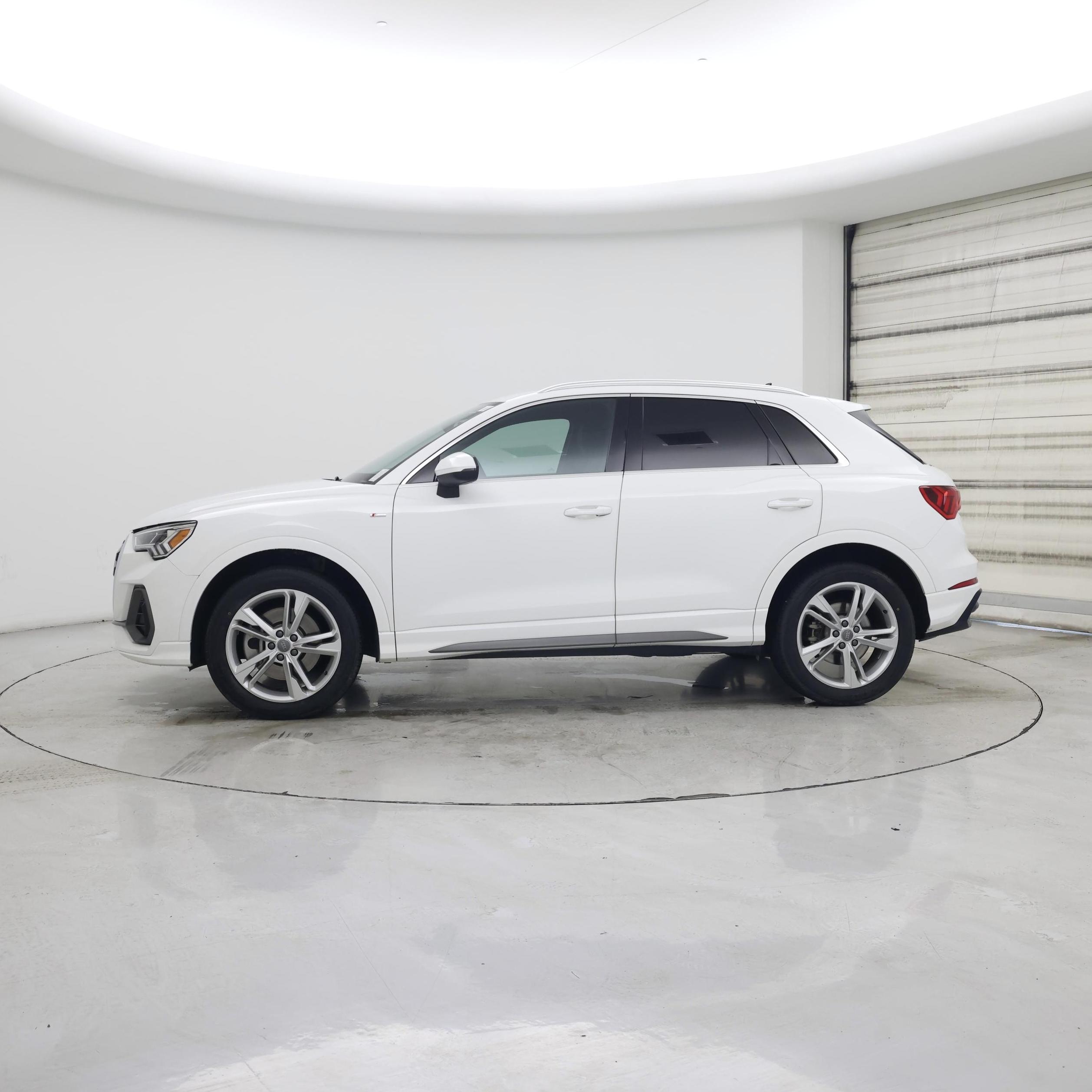 Thumbnail: 2020 Audi Q3 - 3