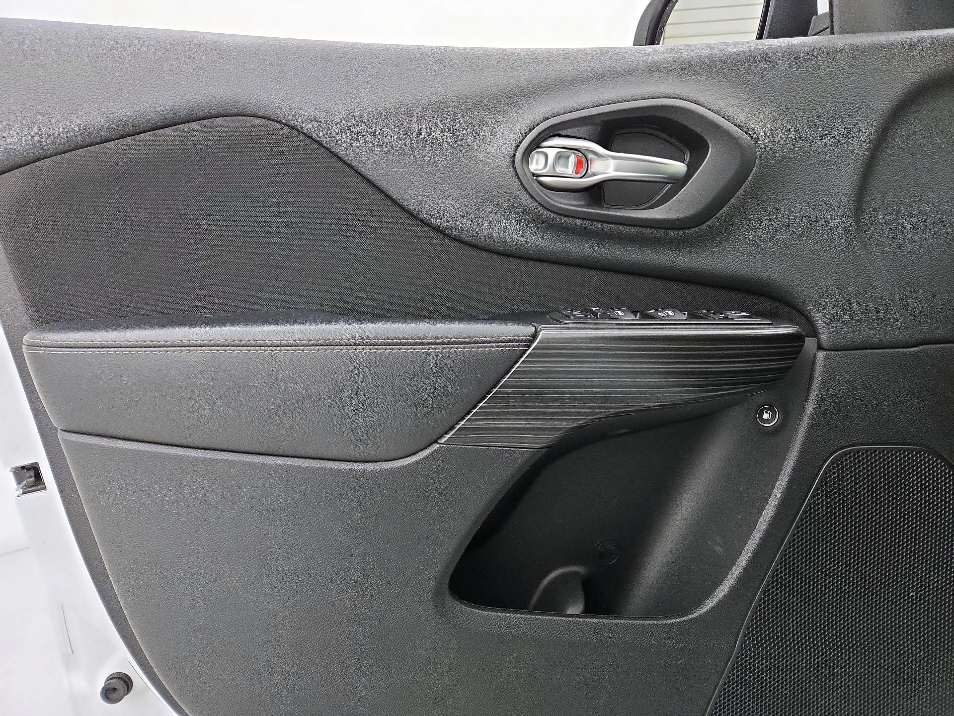 Thumbnail: 2014 Jeep Cherokee - 12