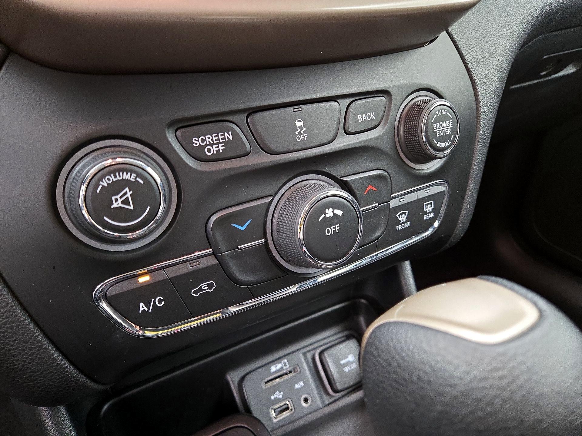 Thumbnail: 2014 Jeep Cherokee - 16