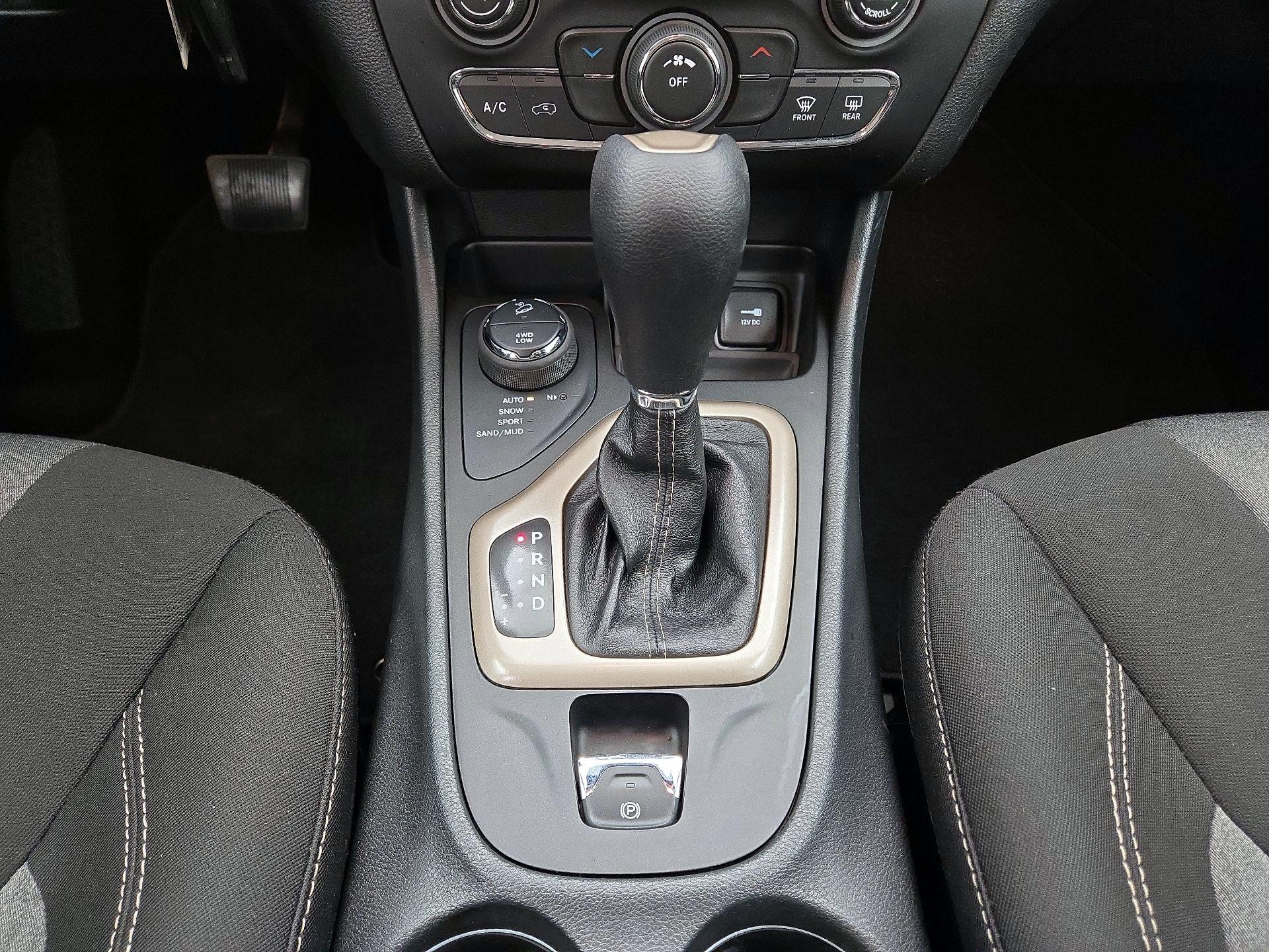 Thumbnail: 2014 Jeep Cherokee - 17