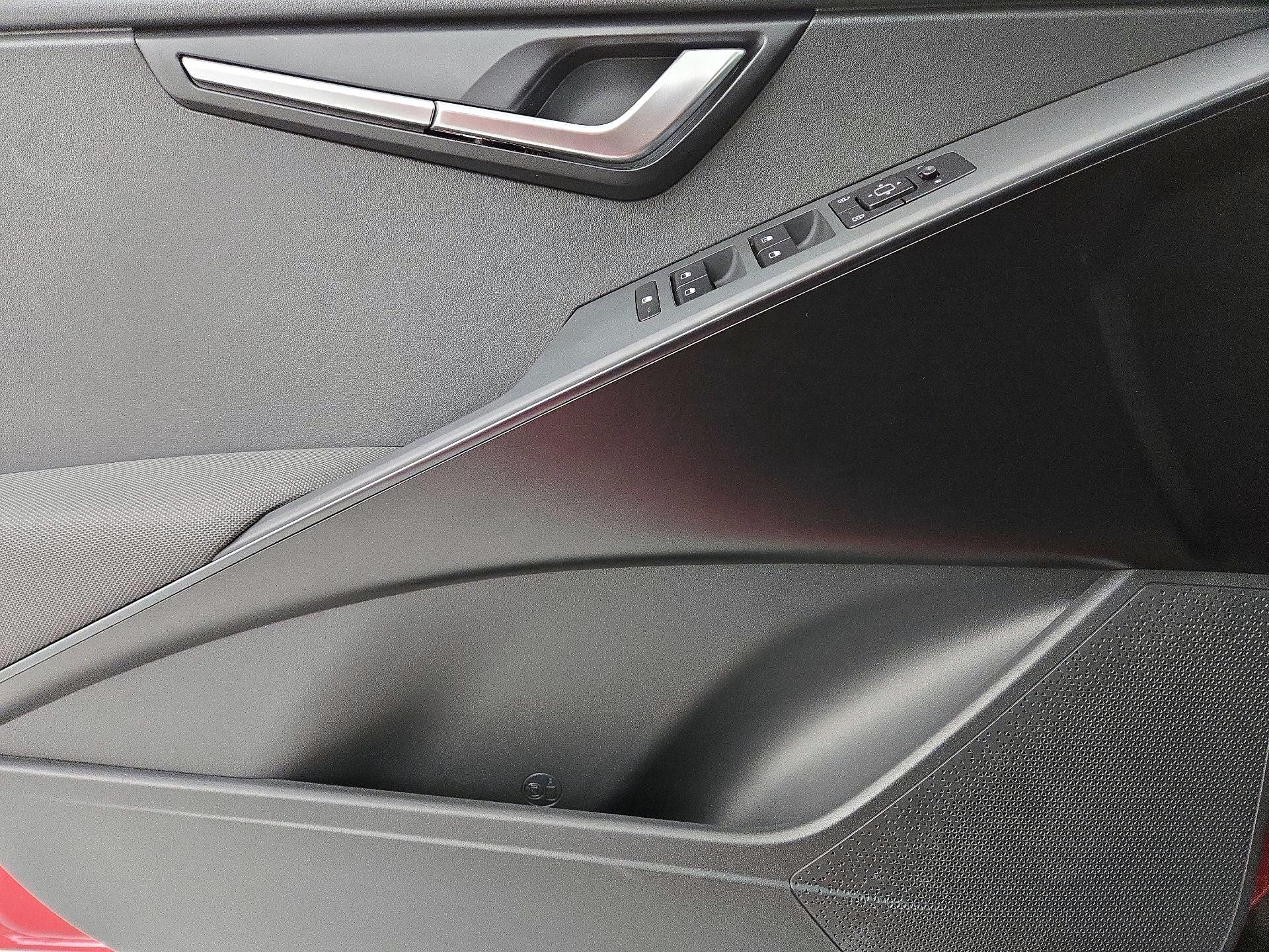 Thumbnail: 2023 Kia Niro - 12