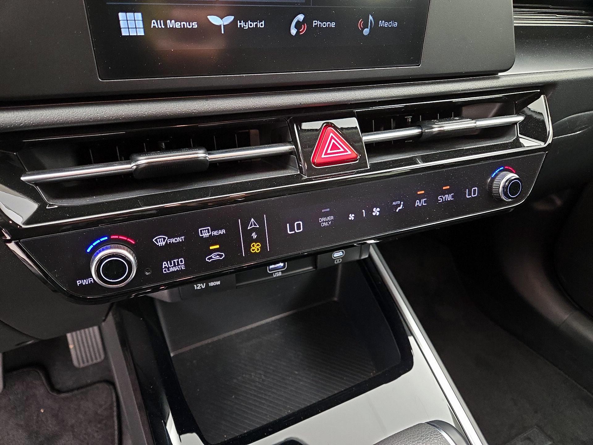 Thumbnail: 2023 Kia Niro - 16