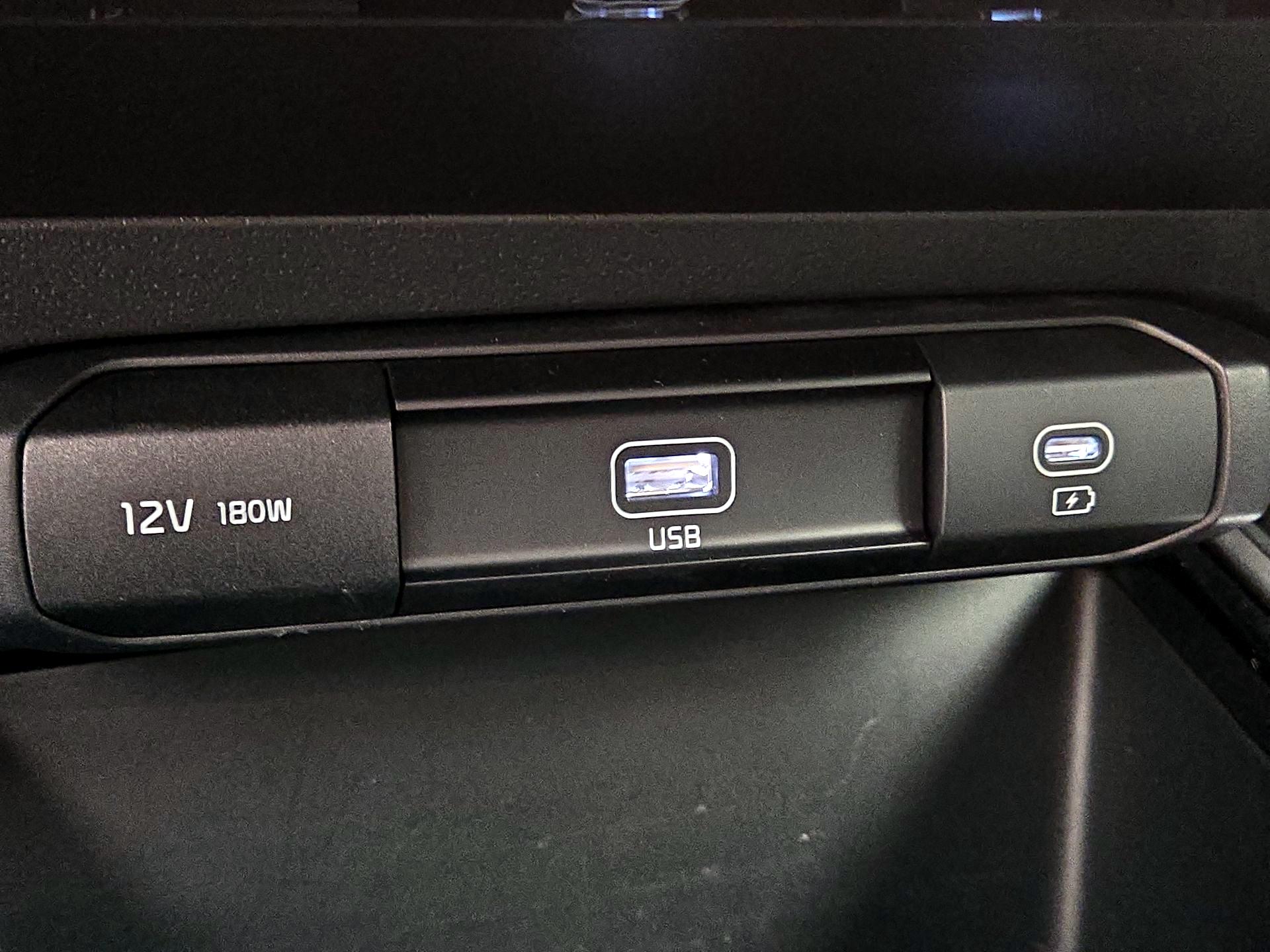 Thumbnail: 2023 Kia Niro - 18