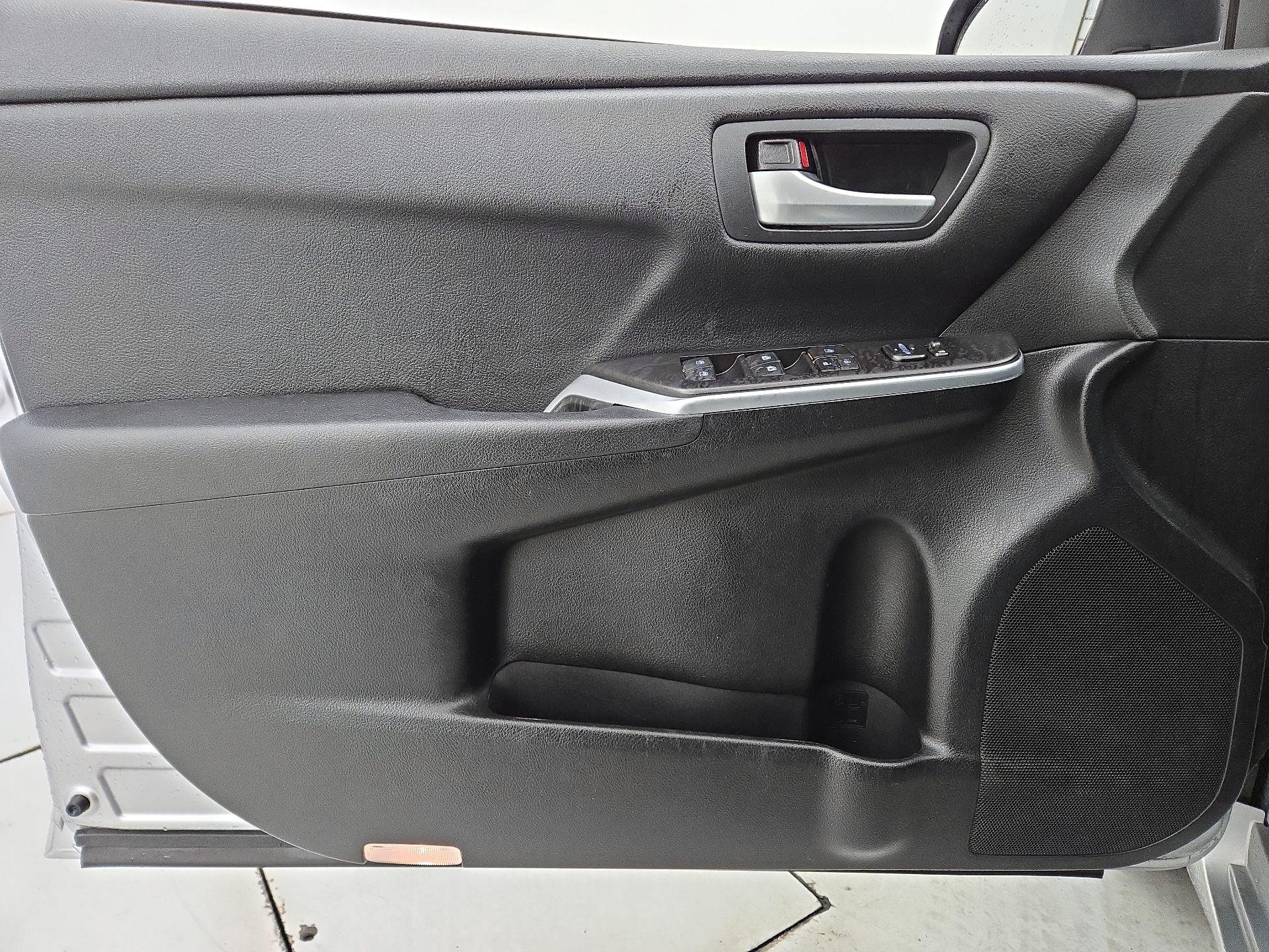 Thumbnail: 2017 Toyota Camry - 12