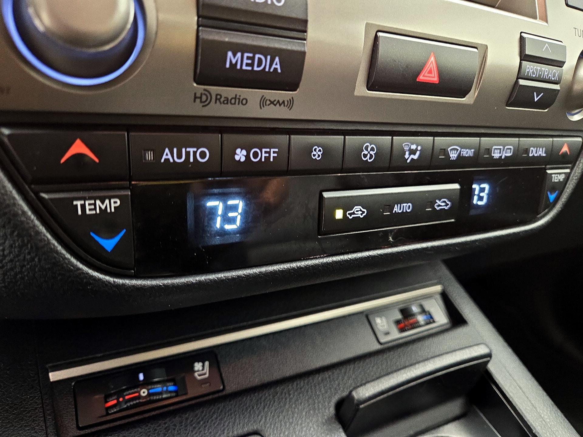 Thumbnail: 2014 Lexus ES - 16