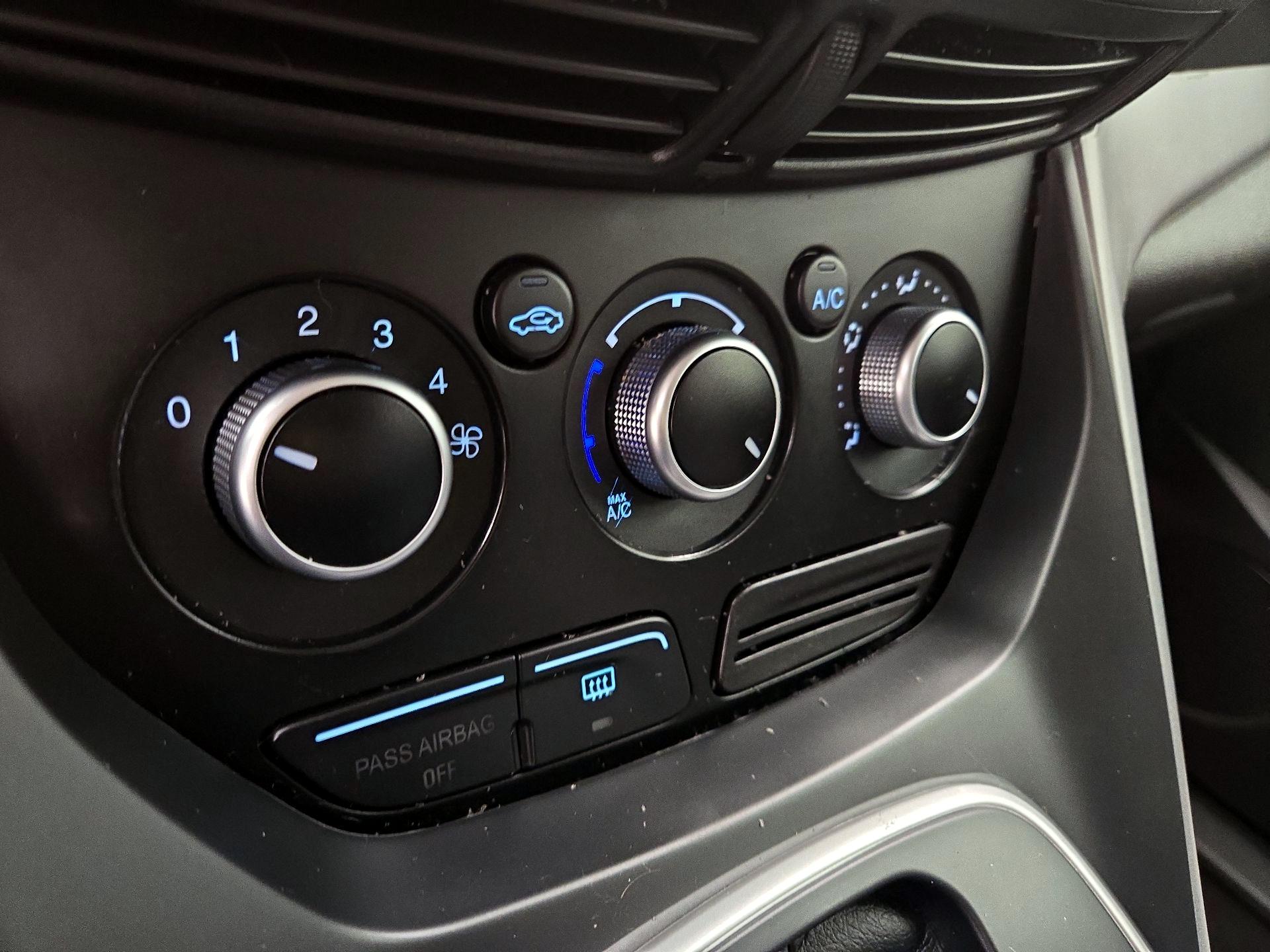 Thumbnail: 2014 Ford Escape - 16