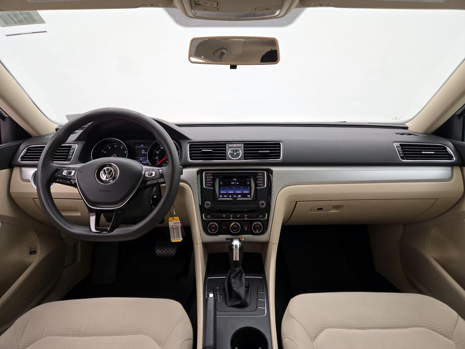 Thumbnail: 2017 Volkswagen Passat - 9