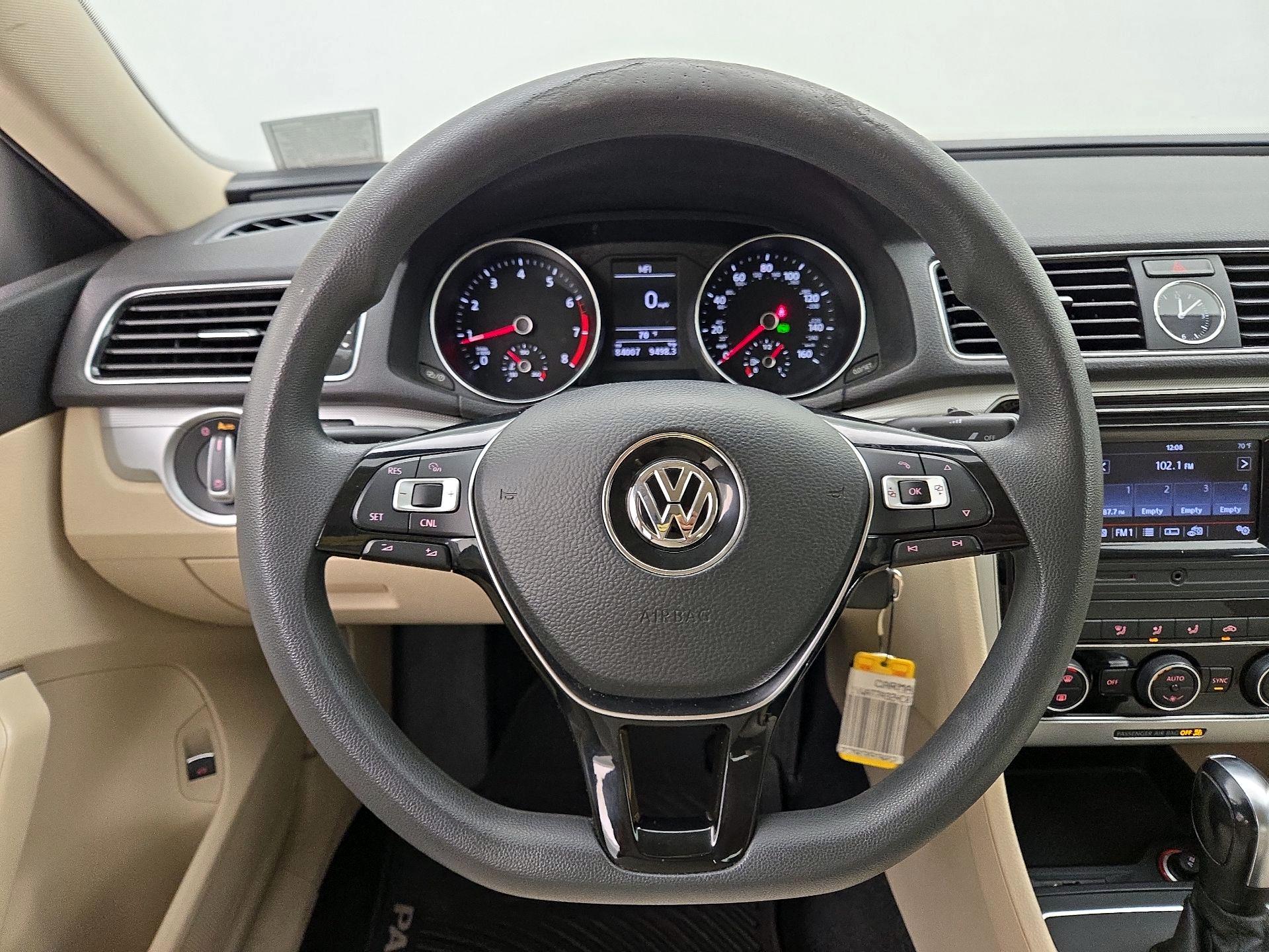 Thumbnail: 2017 Volkswagen Passat - 10
